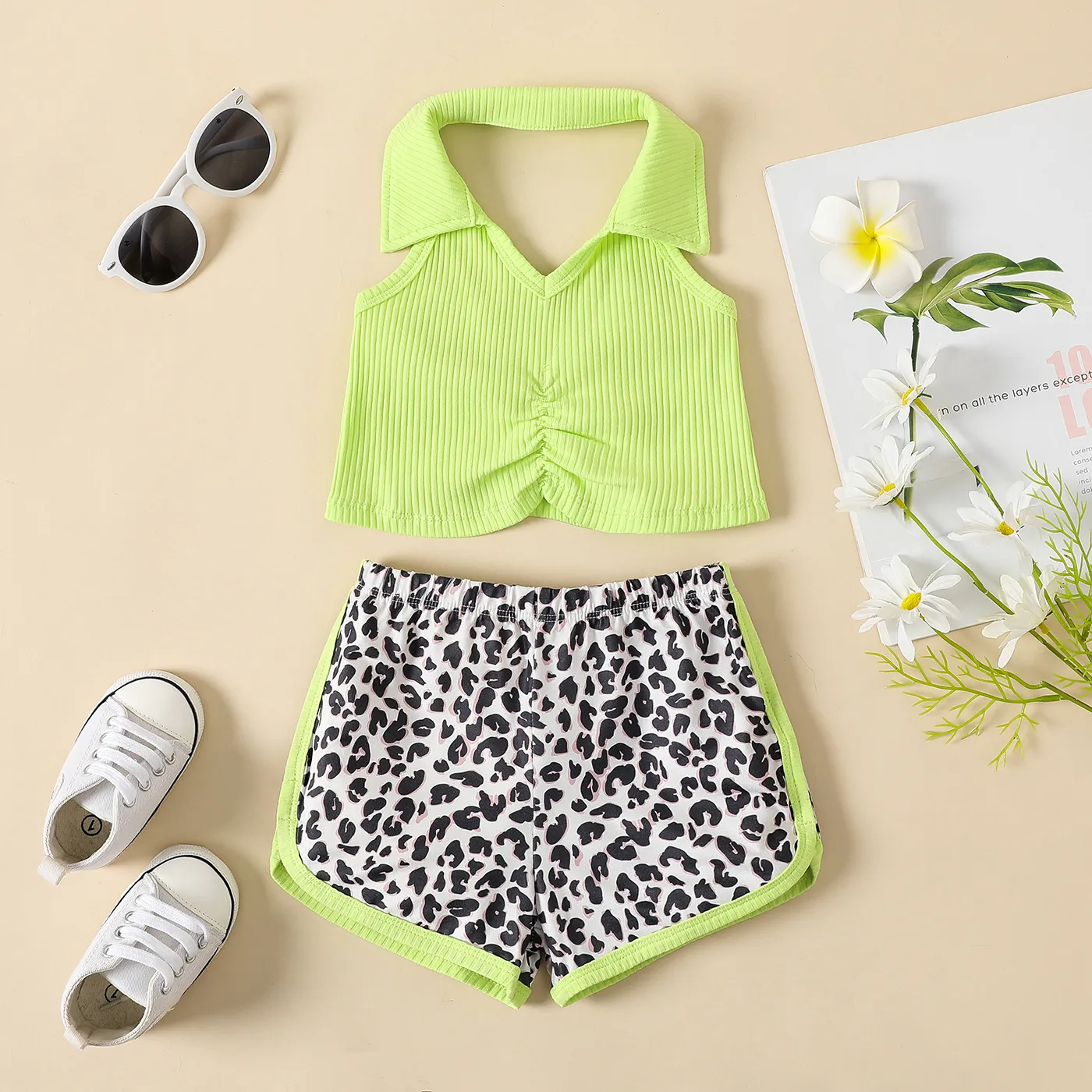 2pcs Baby Girl Rib-knit Ruched Lapel Neck Sleeveless Top and Naia™ Leopard Shorts Set Green big image 1