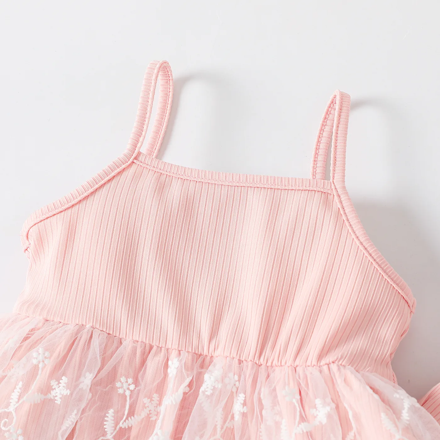 2pcs Baby Girl Lace Ruffle Hem Rib-knit Cami Top and Flared Pants Set  image 4