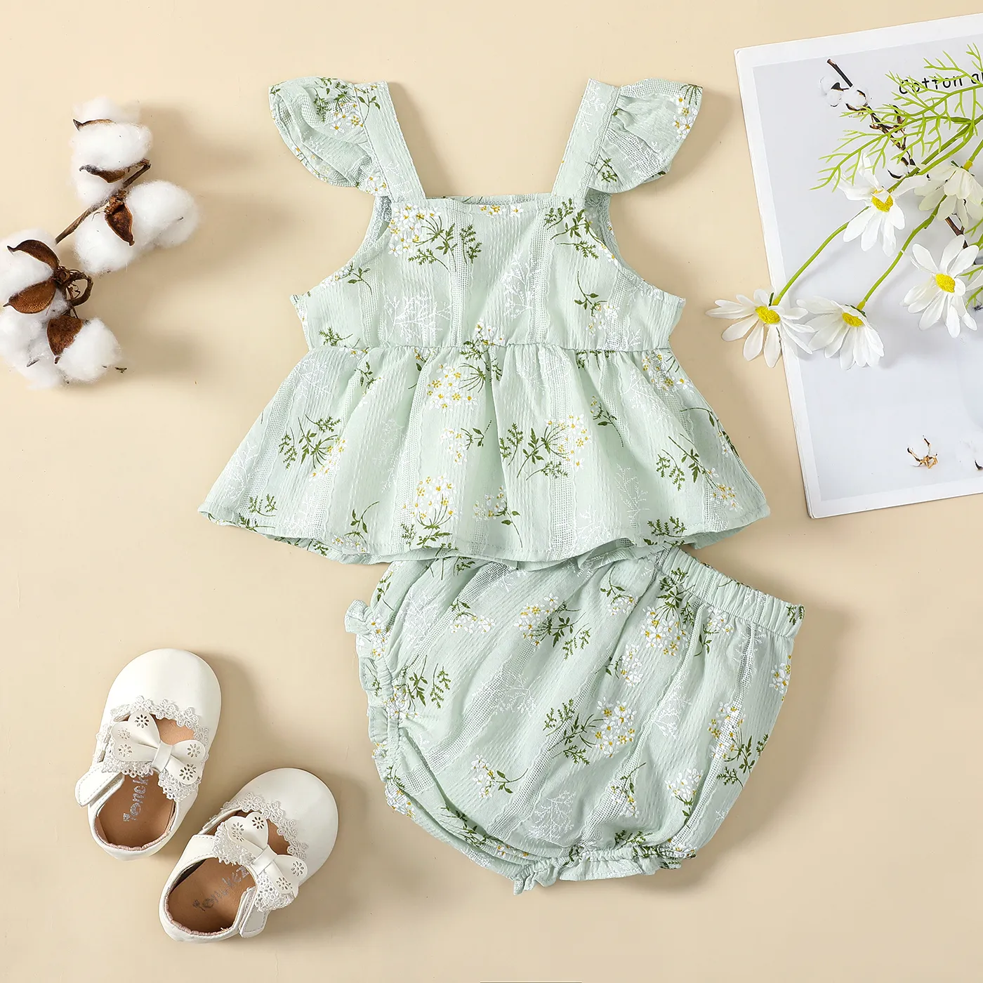 2pcs Baby Girl 100% Cotton Floral Print Ruffle Hem Flutter-sleeve Top and Shorts Set    Light Green image 3