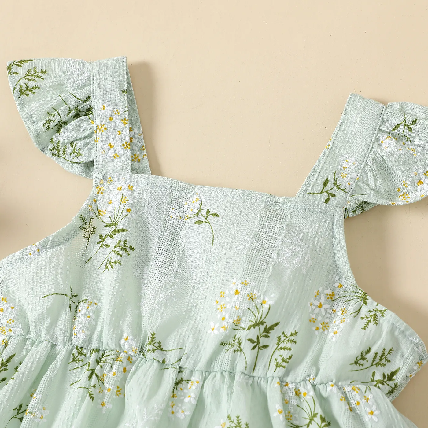2pcs Baby Girl 100% Cotton Floral Print Ruffle Hem Flutter-sleeve Top and Shorts Set    Light Green image 4