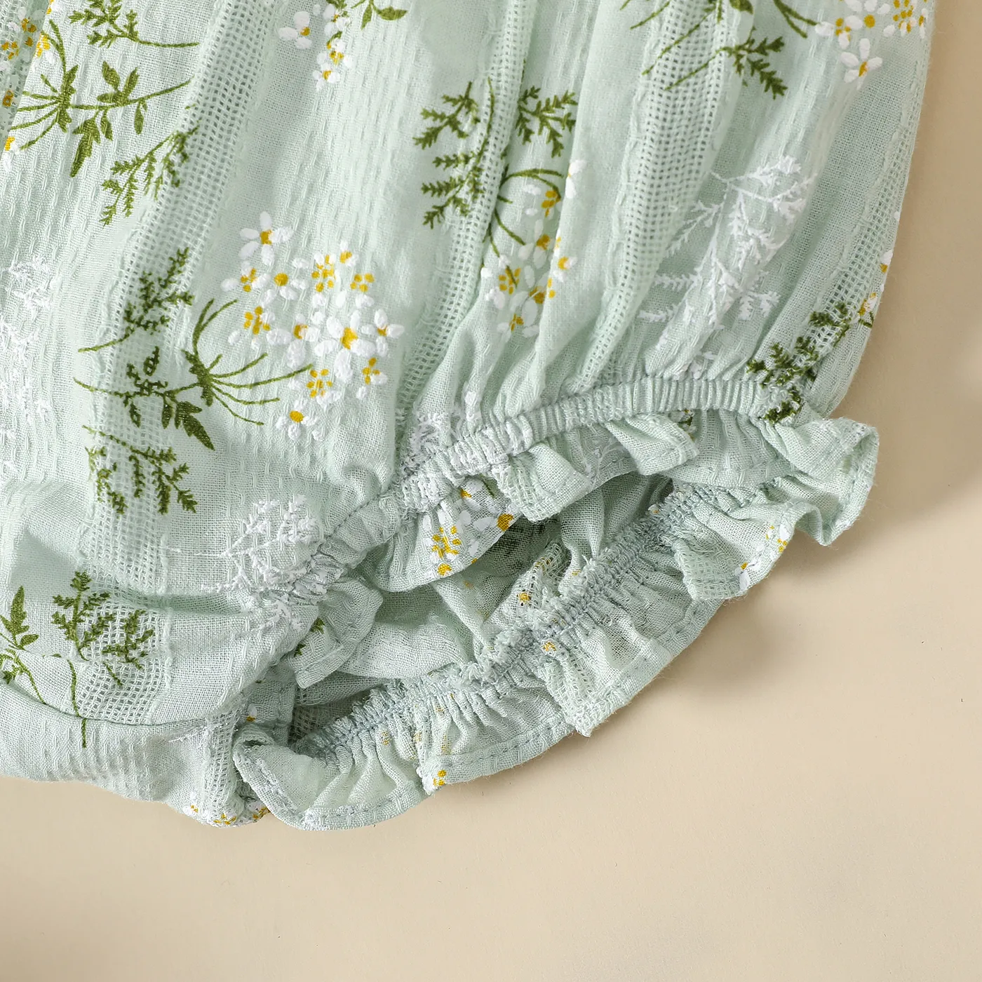 2pcs Baby Girl 100% Cotton Floral Print Ruffle Hem Flutter-sleeve Top and Shorts Set    Light Green image 6