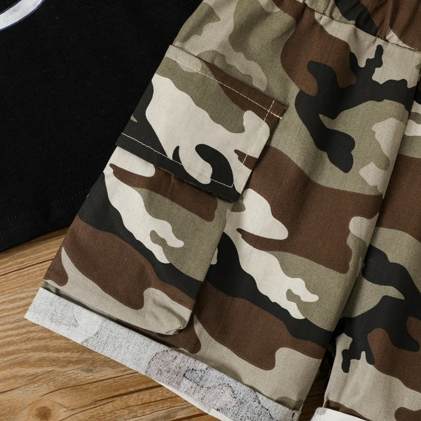 2pcs Toddler Boy Novelty Graphic Short-sleeve Tee and Camouflage Shorts Set  Black image 5