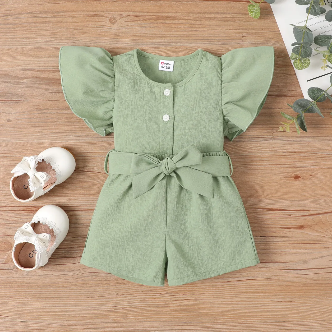 2pcs Baby Girl Texture Front Buttons Ruffle Solid Top and Belted Shorts Set Green