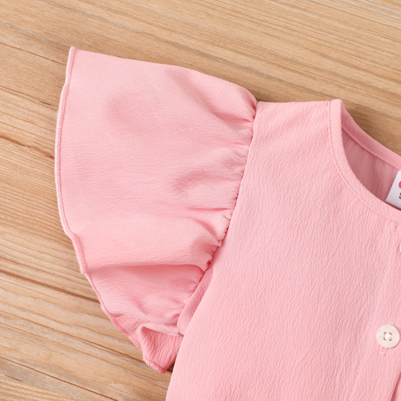 2pcs Baby Girl Texture Front Buttons Ruffle Solid Top and Belted Shorts Set Pink image 4