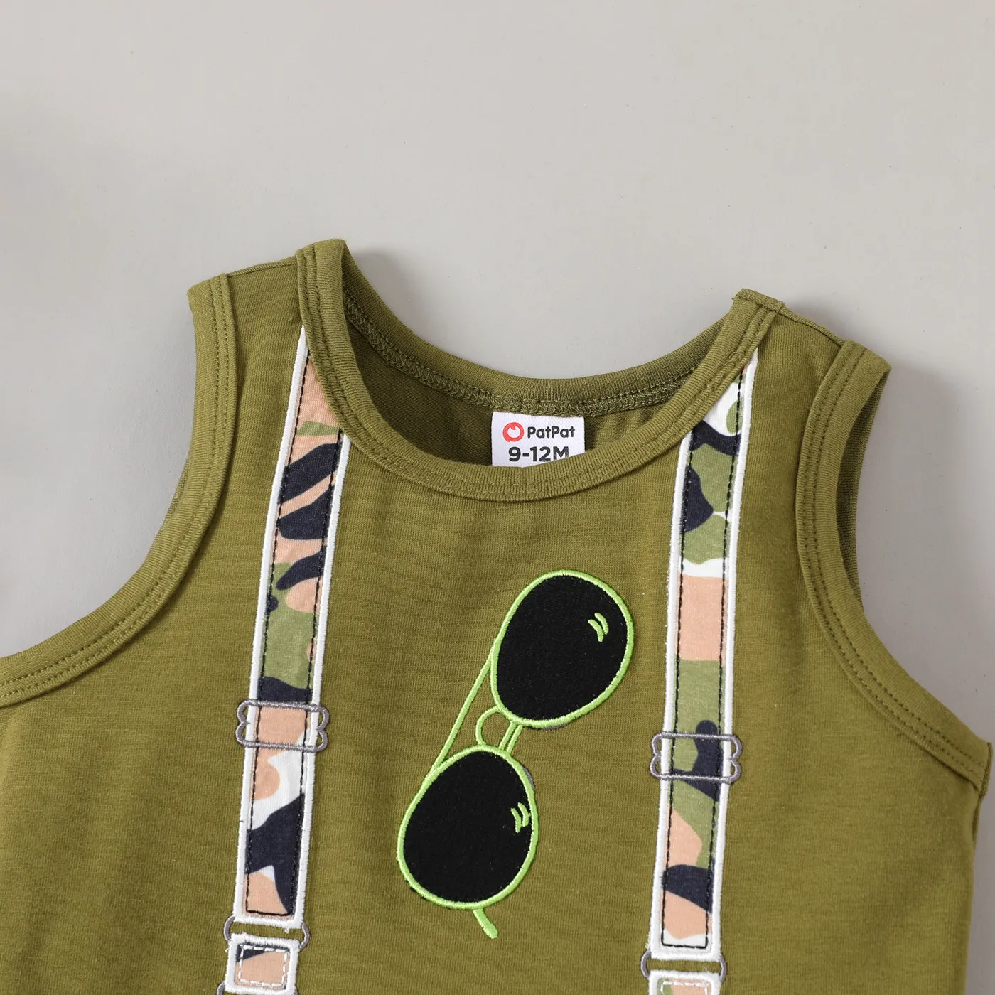 2pcs Baby Boy Naia™ Camouflage Glasses Top and Shorts Set Army green image 3