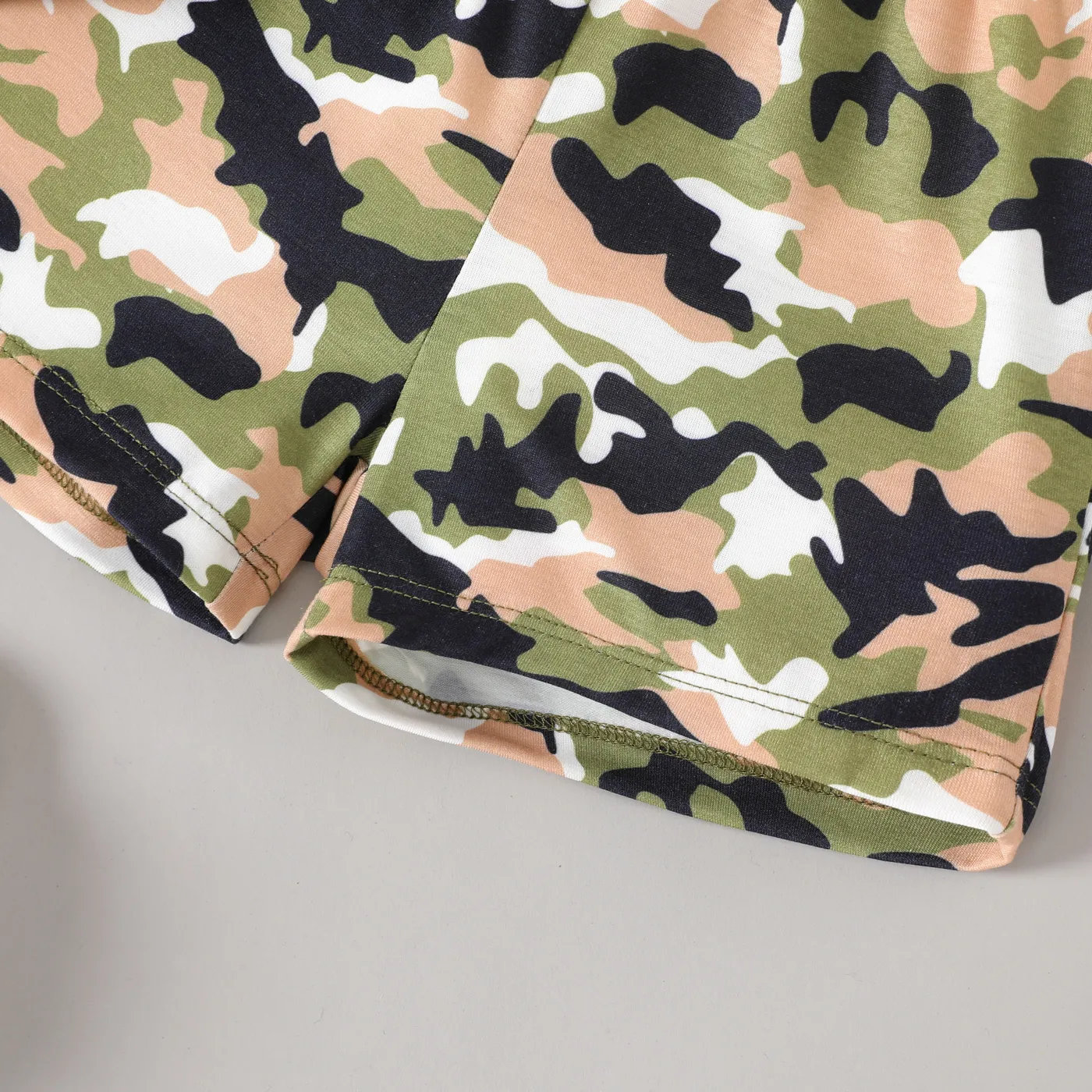 2pcs Baby Boy Naia™ Camouflage Glasses Top and Shorts Set Army green image 5
