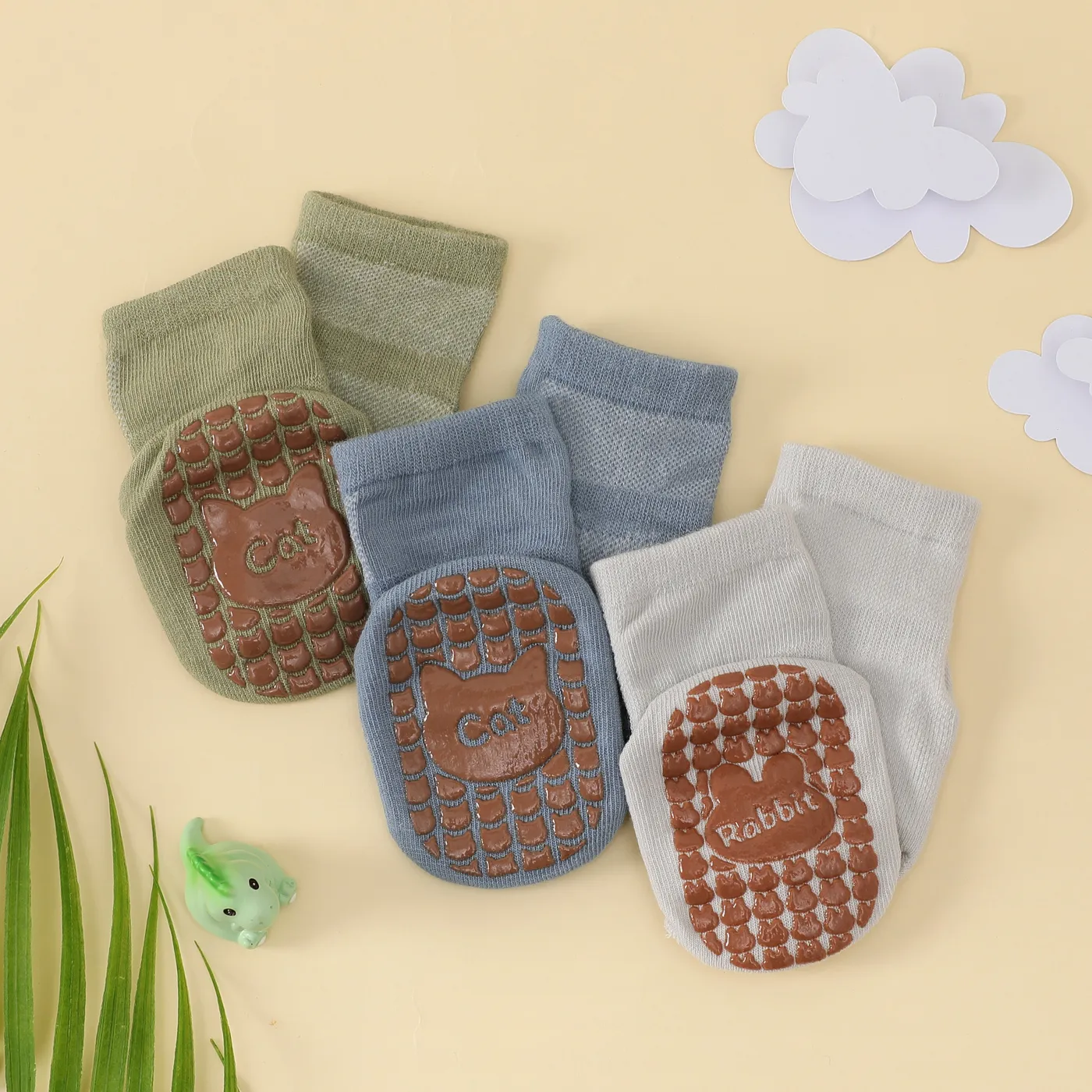 3 Pairs Baby/Toddler Bear Pattern Adhesive Anti-slip Mid-calf Socks  image 1