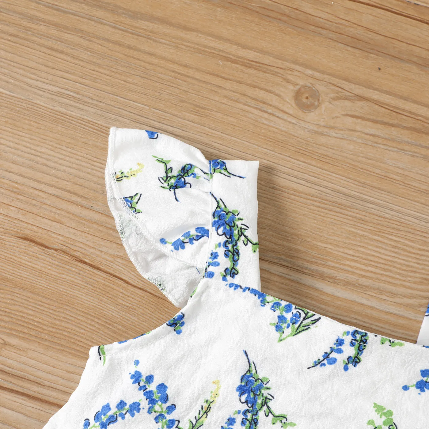 2pcs Baby Girl Floral Print Ruffle Hem Flutter-sleeve Top and Ruffled Shorts Set  Blue image 4