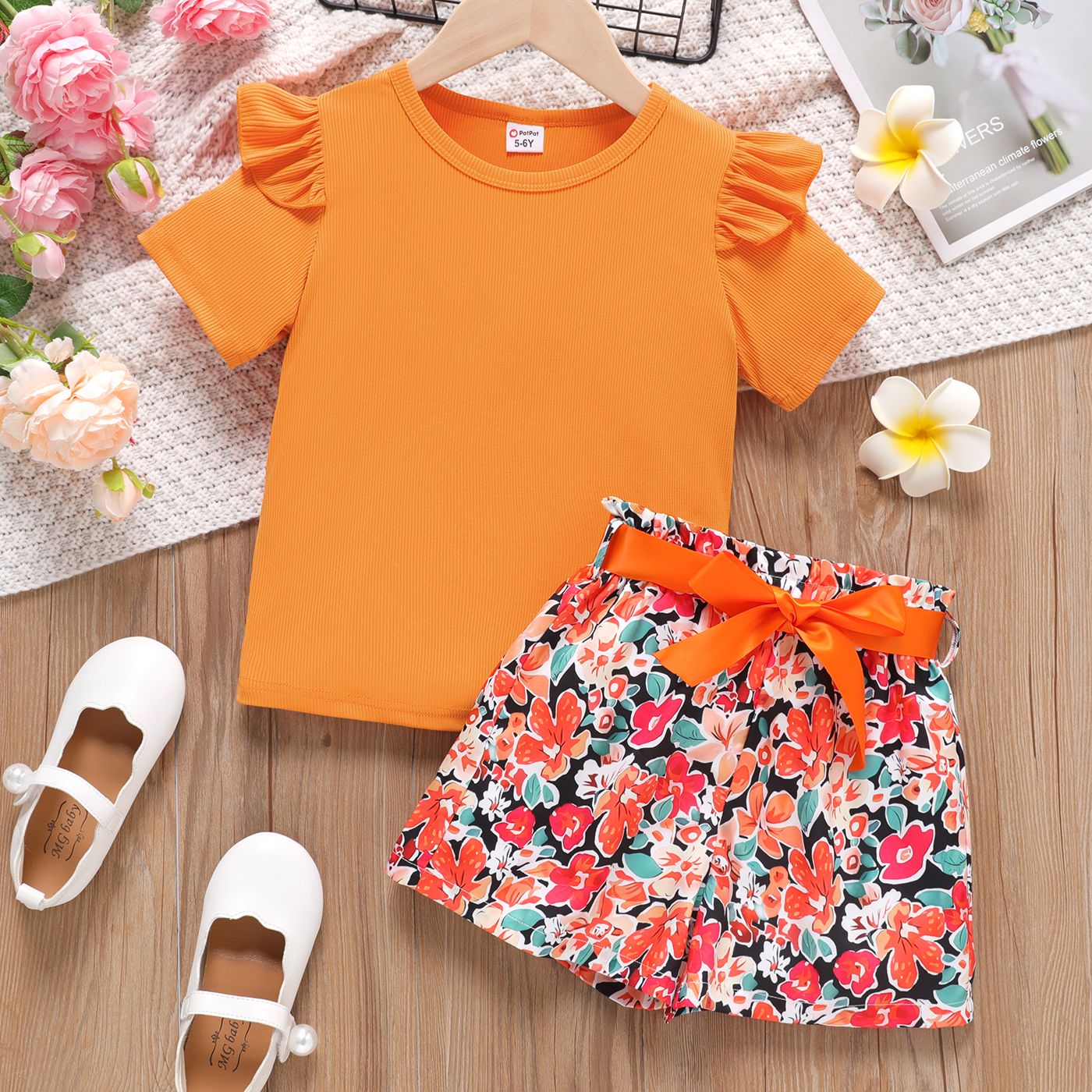 

2pcs Kid Girl Ruffled Short-sleeve Tee and Floral Print Belted Shorts Set