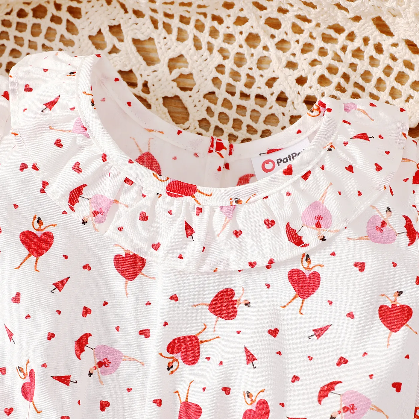 Baby Girl 100% Cotton Allover Heart Print Ruffle Collar Puff-sleeve Romper White image 4