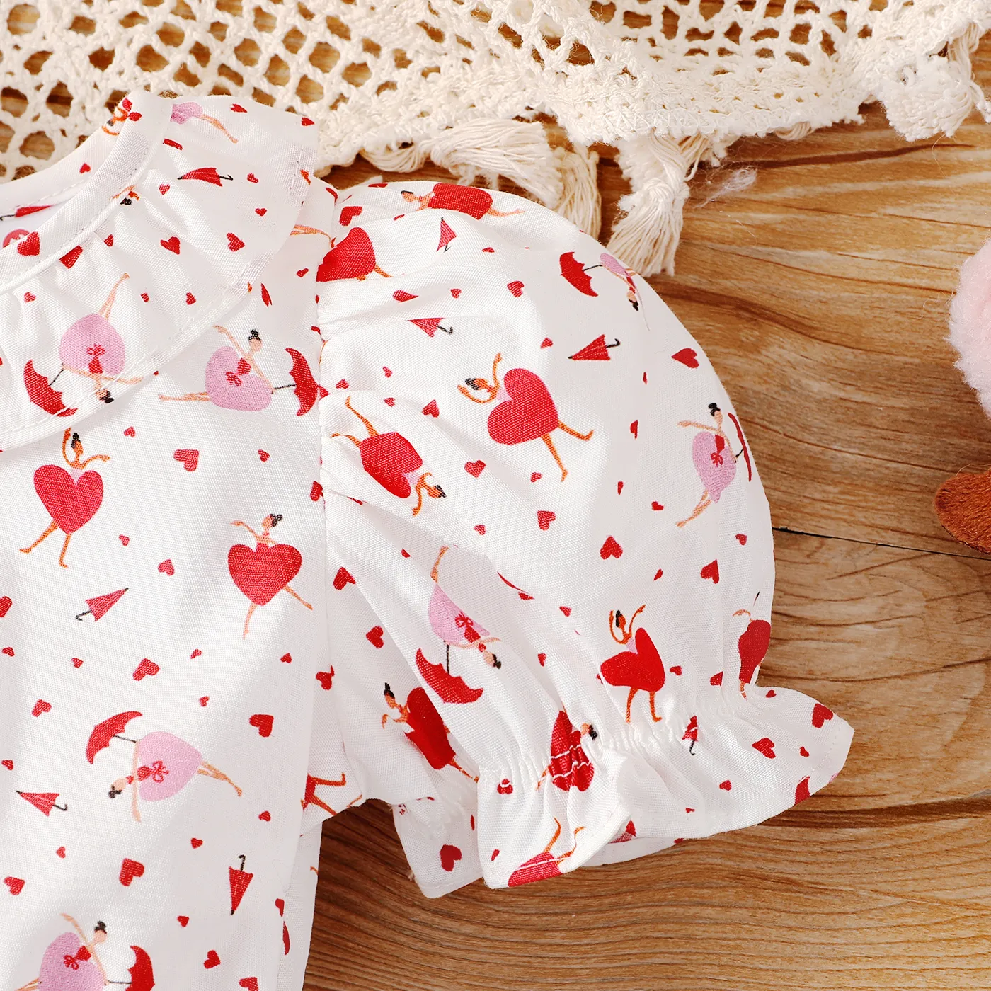 Baby Girl 100% Cotton Allover Heart Print Ruffle Collar Puff-sleeve Romper White image 5