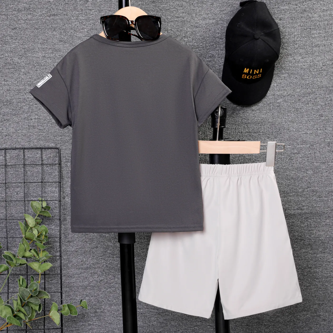2pcs Kid Boy Bear Print Short-sleeve Tee and Solid Shorts Set    image 5