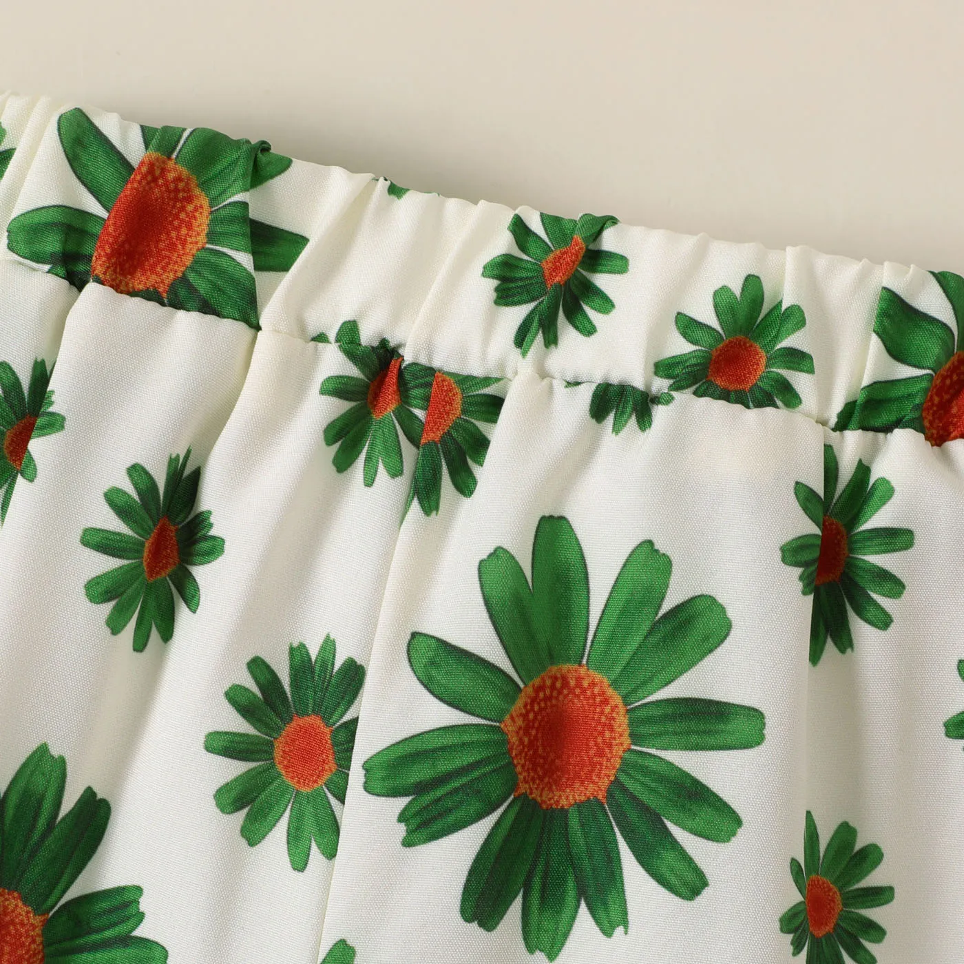 2pcs Baby Girl Front Buttons Ruffle Texture Sleeveless Top and Allover Little Daisy Print Pants Set   image 5