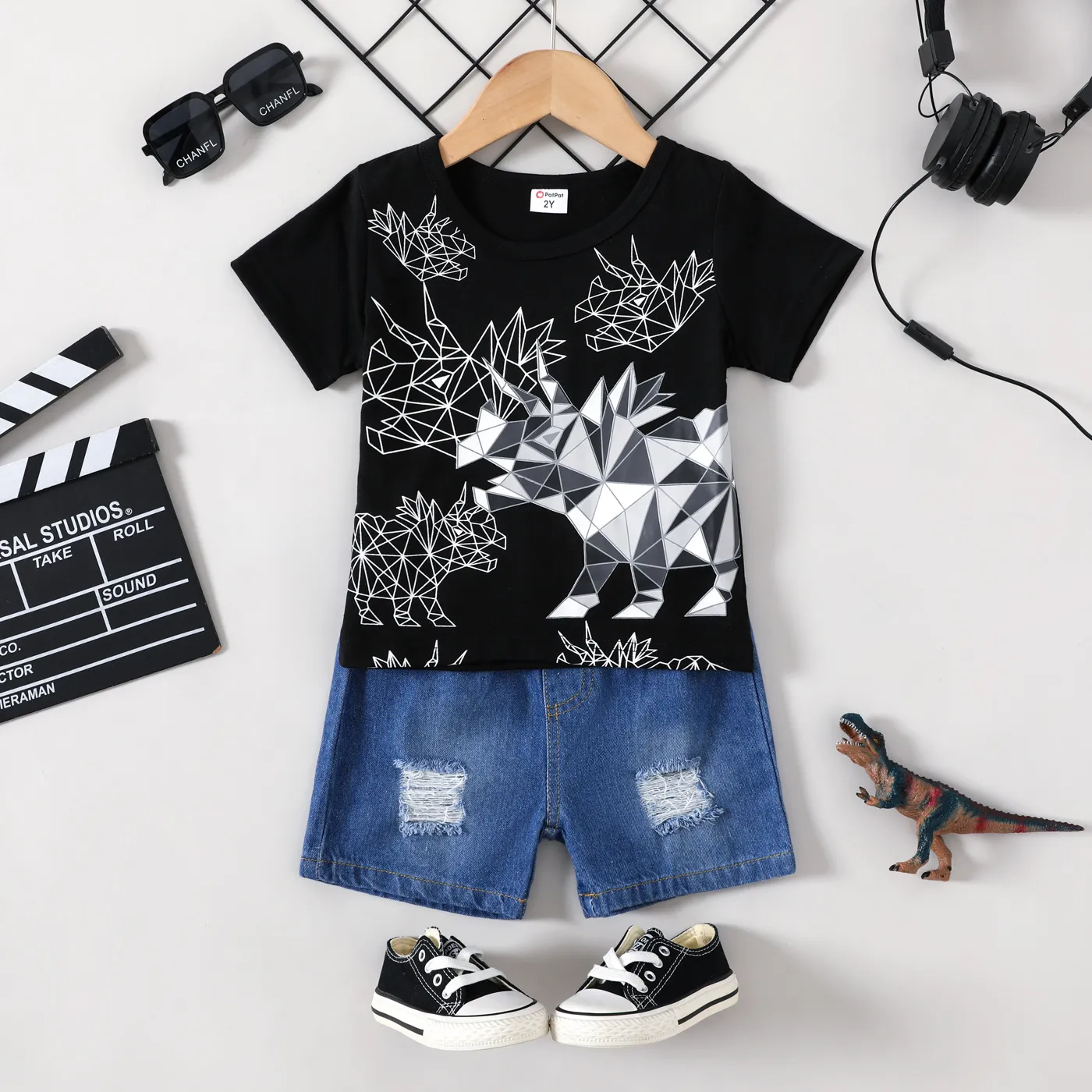 2pcs Toddler Boy Geometric Dinosaur Print Short-sleeve Tee and Ripped Denim Shorts Set  Black big image 1
