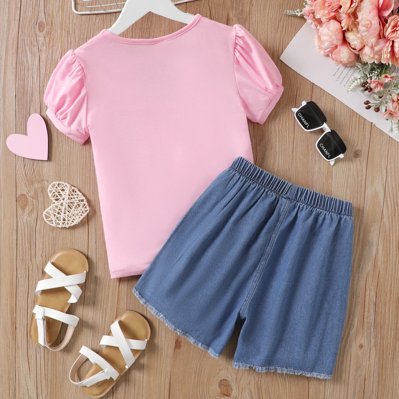 2pcs Kid Girl Letter Print Short-sleeve Top and Heart Graphic Denim Shorts Set   image 5