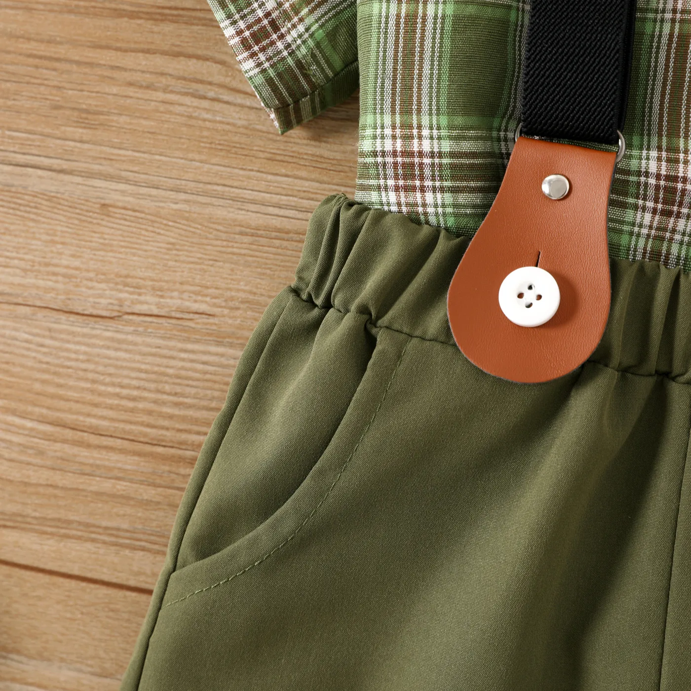 2pcs Toddler Boy Front Buttons Bow Tie Plaid Lapel Collar Short-sleeve Top and Pockets Overalls Set  image 5