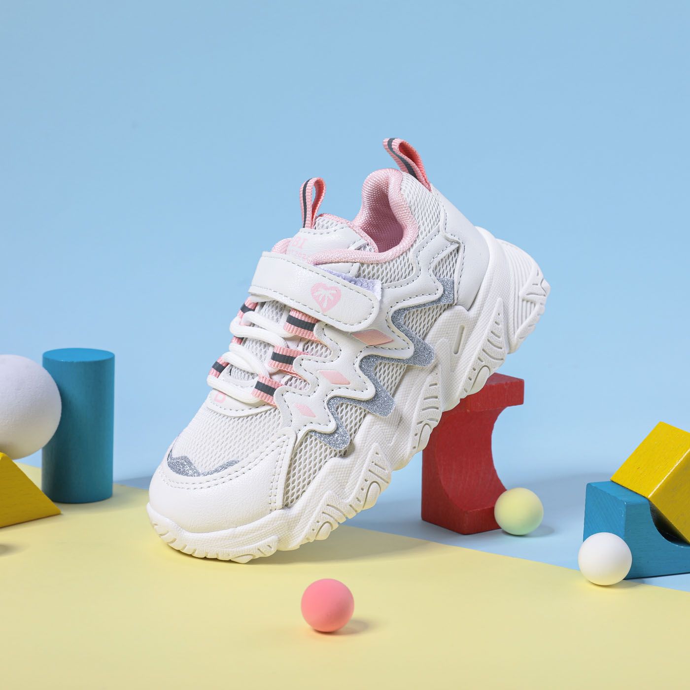 

Kids Breathable Mesh Velcro Sport Shoes