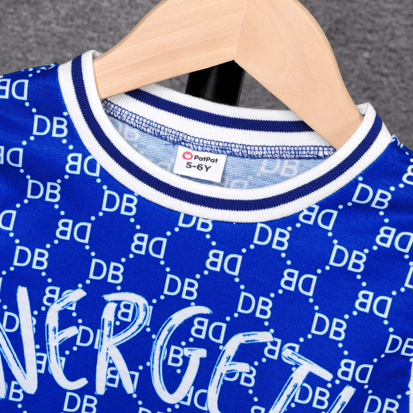 2pcs Kid Boy Letters Print Short-sleeve Tee and Shorts Set  image 2