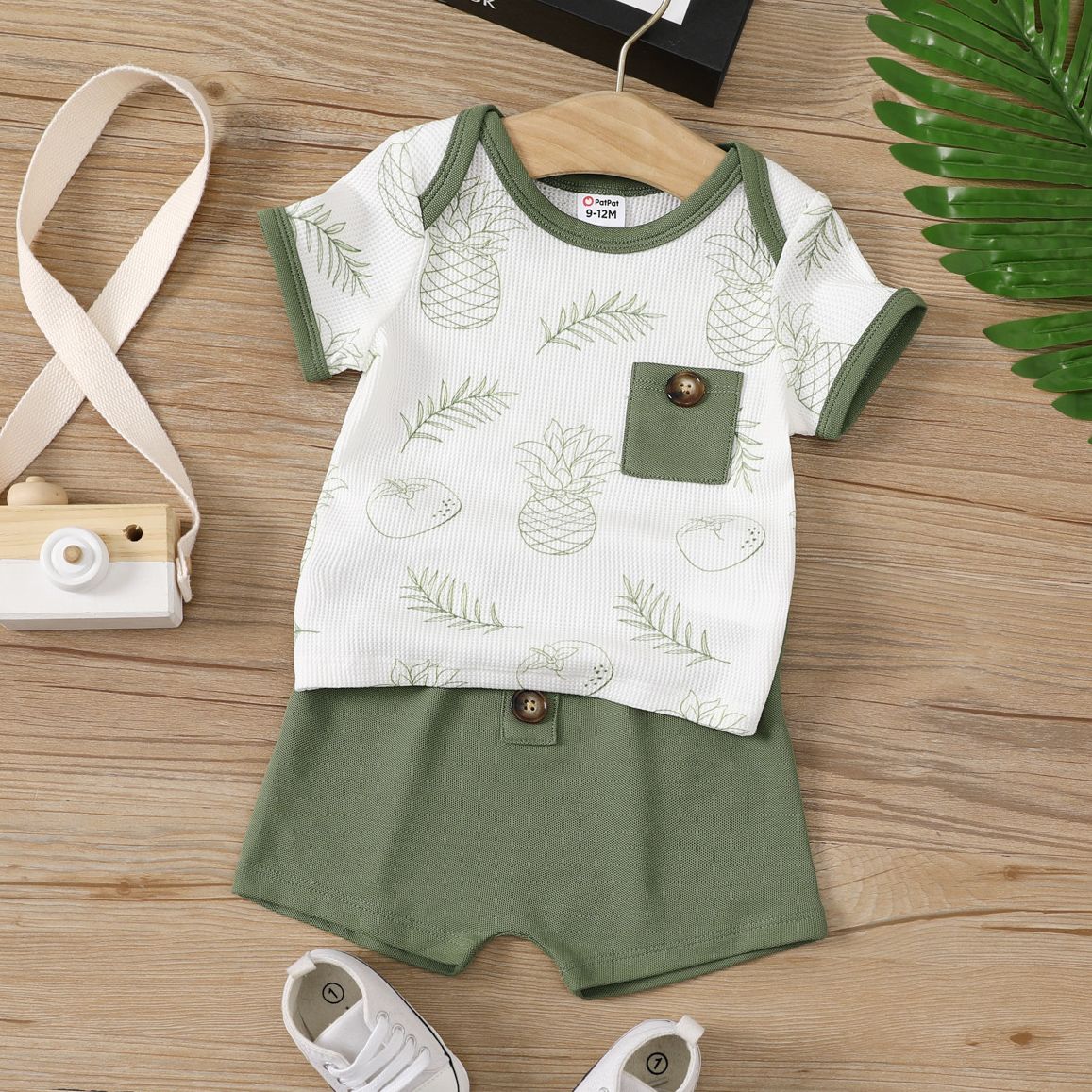 2pcs Baby Boy Allover Fruit Print Patch Pocket Short-sleeve Tee And Buttons Solid Shorts Set