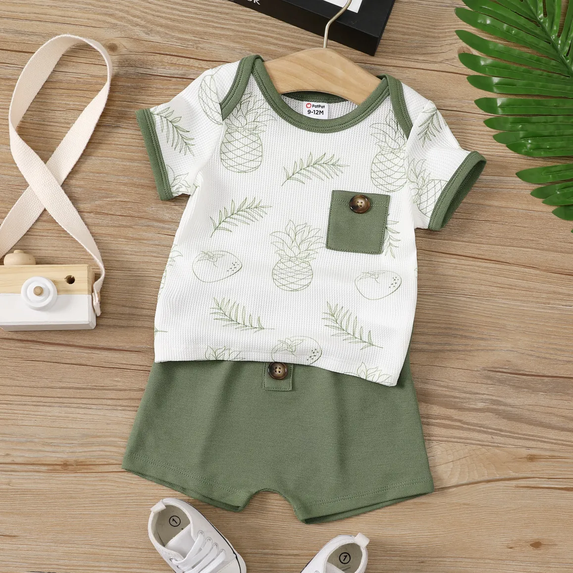 2pcs Baby Boy Allover Fruit Print Patch Pocket Short-sleeve Tee and Buttons Solid Shorts Set Army green big image 1
