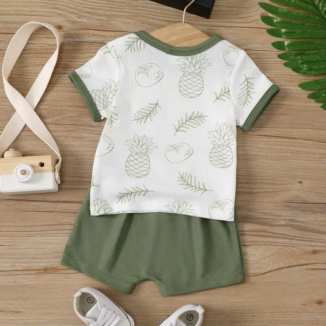 2pcs Baby Boy Allover Fruit Print Patch Pocket Short-sleeve Tee and Buttons Solid Shorts Set Army green image 2