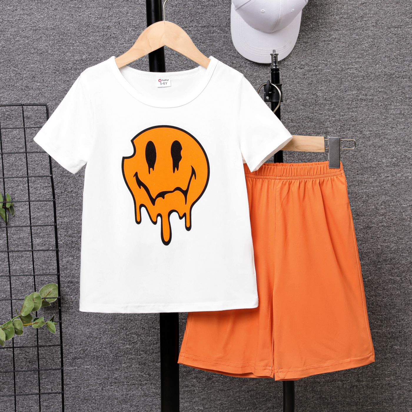 

2pcs Kid Boy Novelty Face Print Short-sleeve Tee and Solid Shorts Set