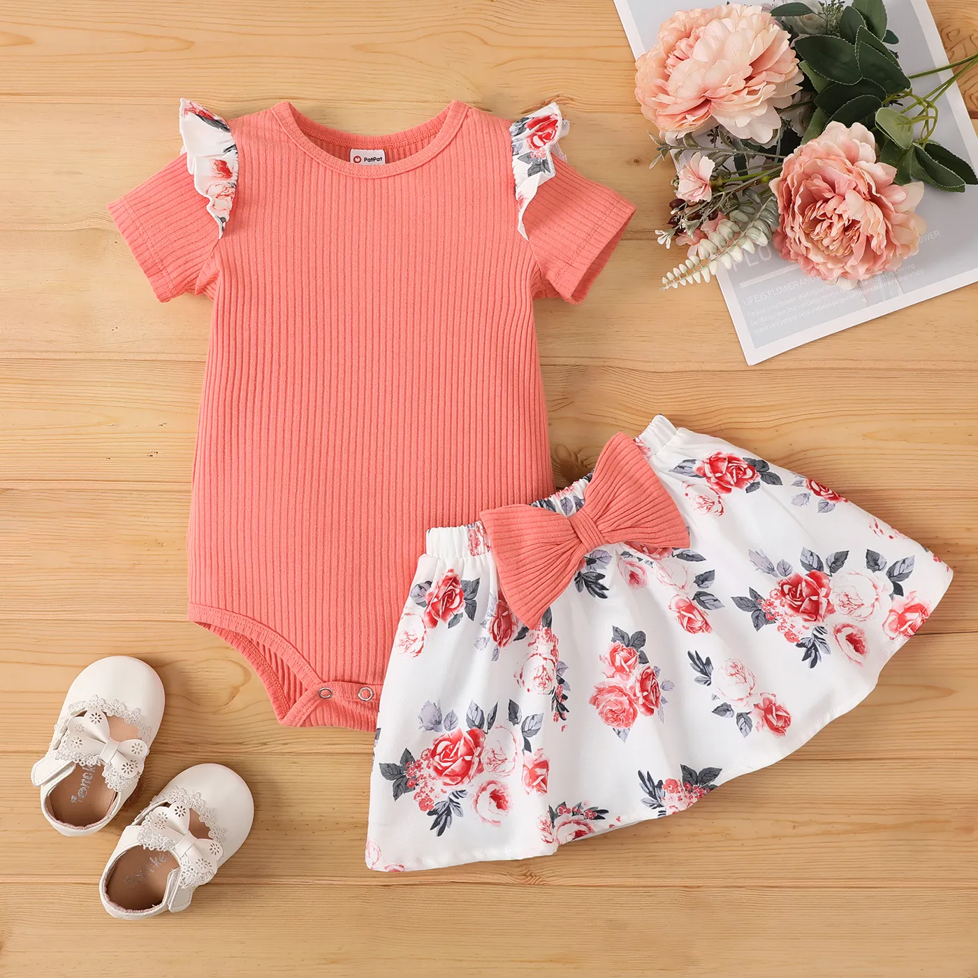 2pcs Baby Girl Ruffle Ribbed Short-sleeve Romper and Allover Floral Print Bow Decor Skirt Set  big image 1
