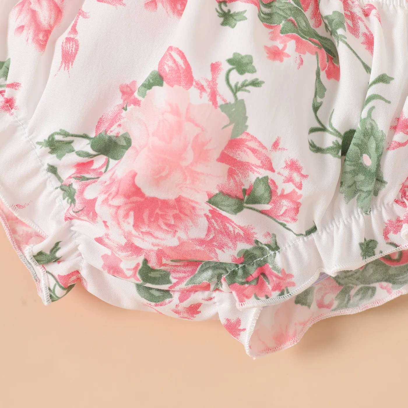 2pcs Baby Girl 95% Cotton Bow Decor Bear Embroidered Tank Bodysuit and Floral Print Shorts Set White image 5