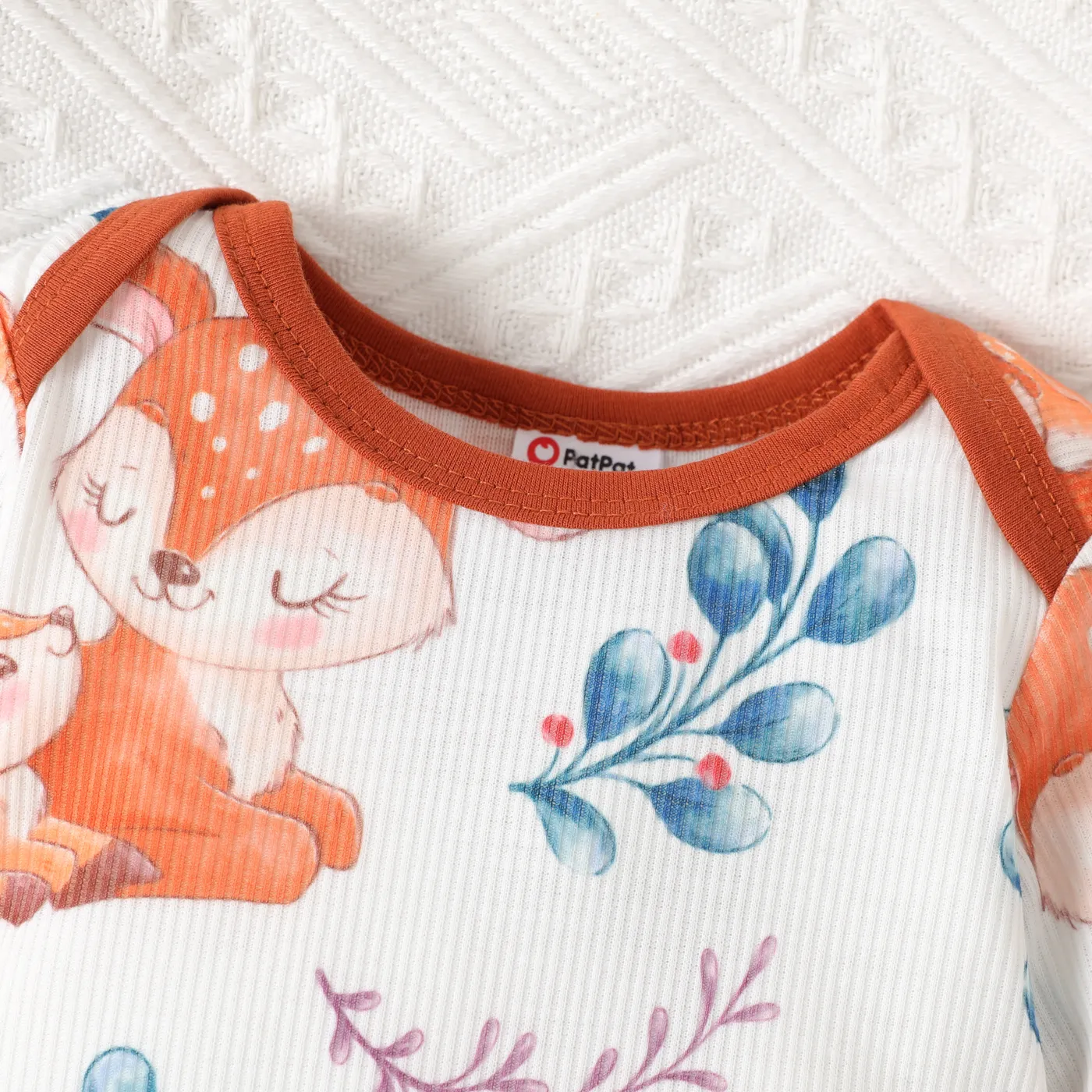 2pcs Baby Girl/Boy Allover Animal Print Long-sleeve Jumpsuit with Beanie Hat   image 4