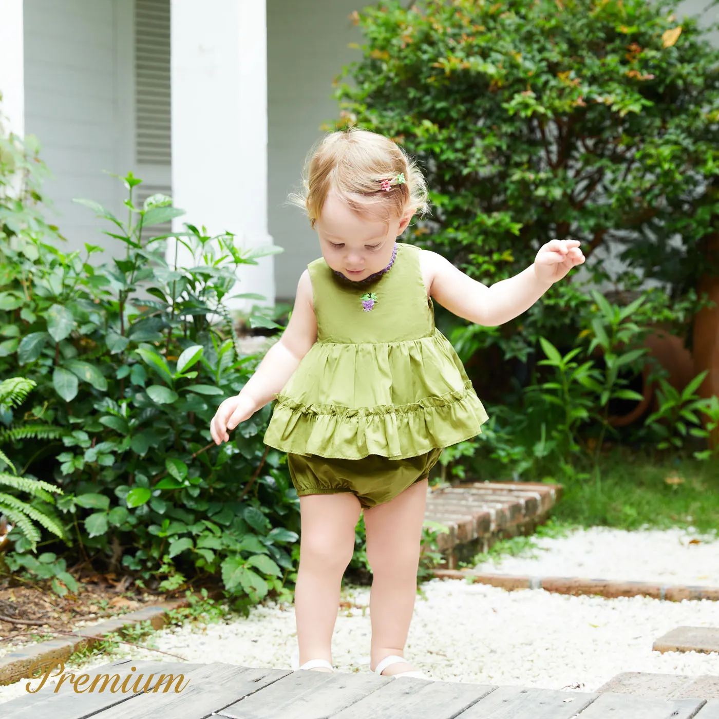 2pcs Baby Girl 100% Cotton Grape Graphic Ruffle Hem Sleeveless Top and Shorts Set Light Green image 3