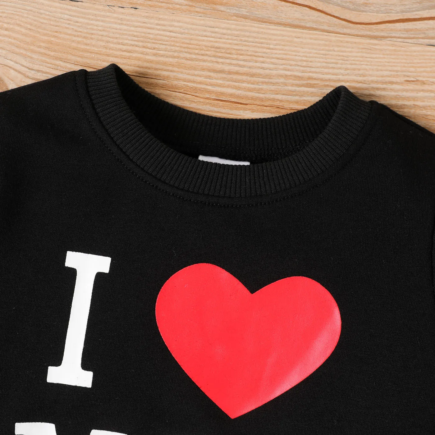 2pcs Baby Boy Letter Heart Print Sweatshirt and Pants Set   Black image 3