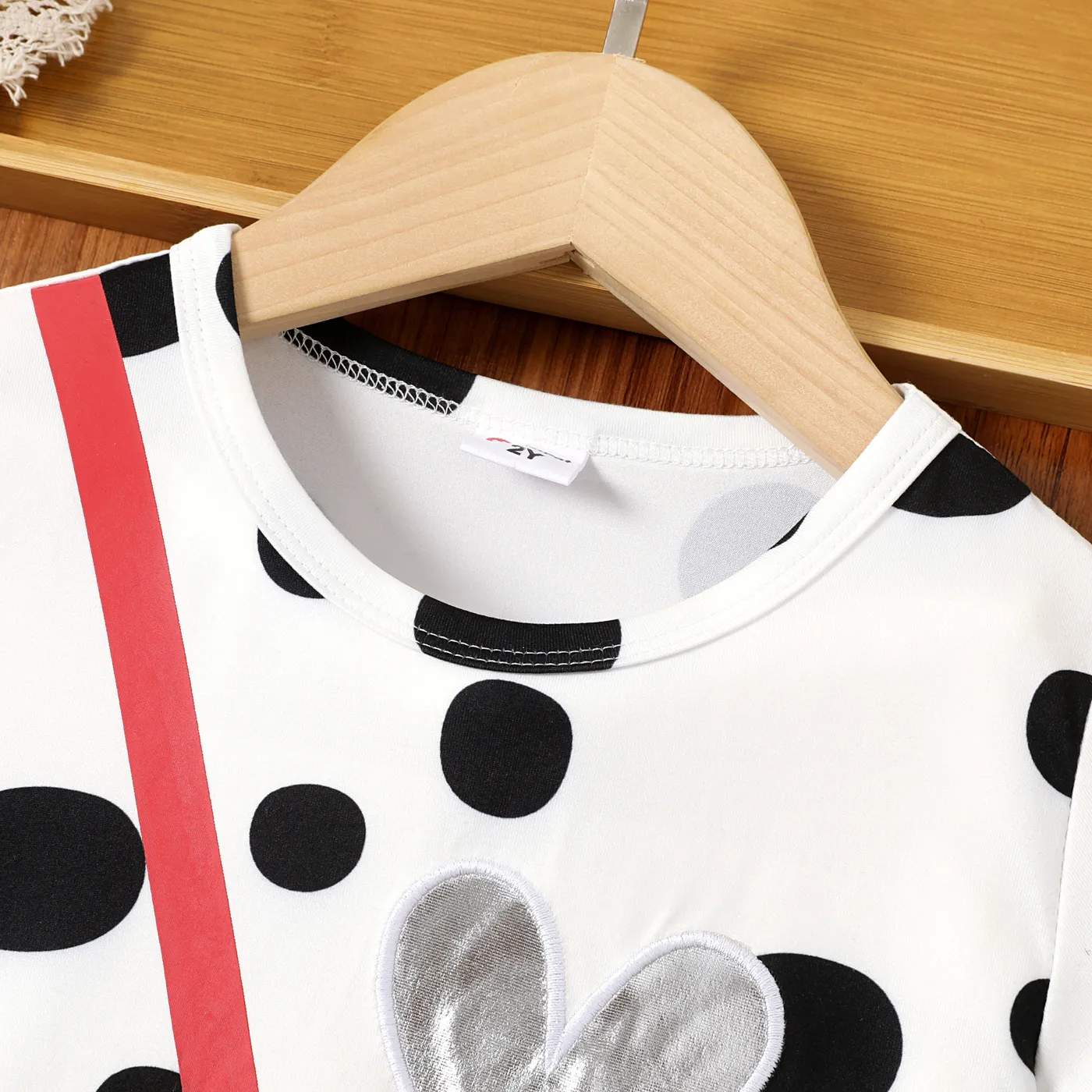 2pcs Toddler Girl Bee Pattern Polka Dots Short-sleeve Tee and Solid Mesh Skirt Set BlackandWhite image 3