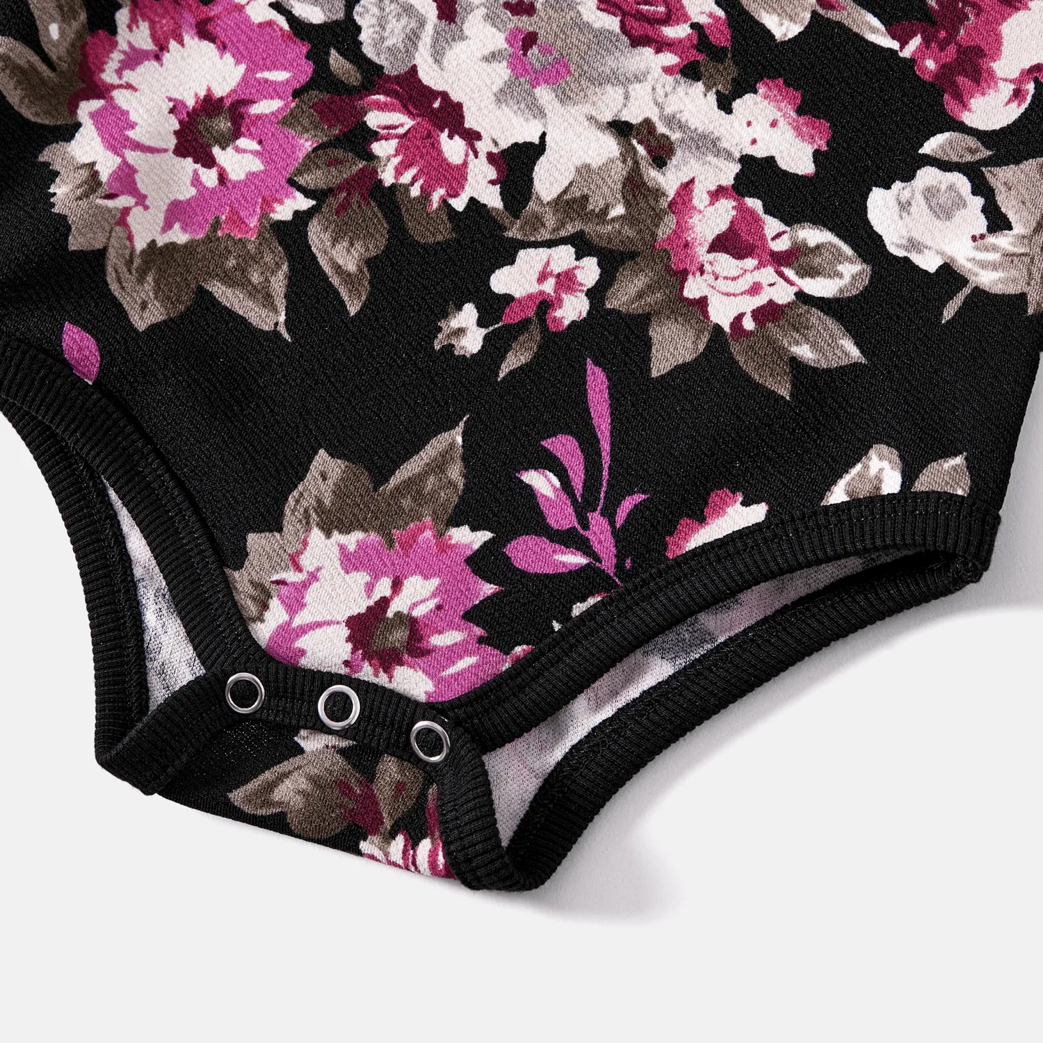Mommy and Me Floral Print Crewneck Drop Shoulder Long-sleeve Tops  Black image 4