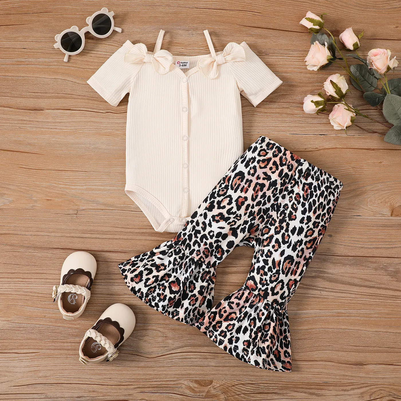 2pcs Baby Girl Front Buttons Ribbed Bow Decor Slip Romper And Allover Leopard Print Flared Pants Set
