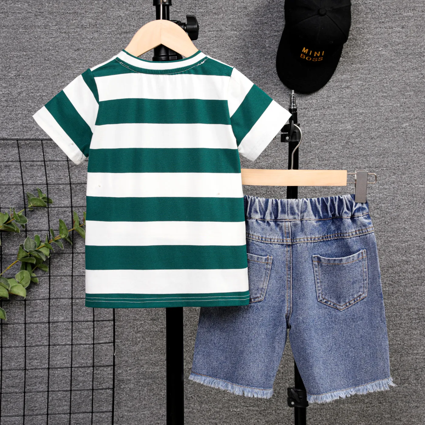 2pcs Kid Boy 100% Cotton Stripe Short-sleeve Tee and Pocket Ripped Denim Shorts Set Green image 2