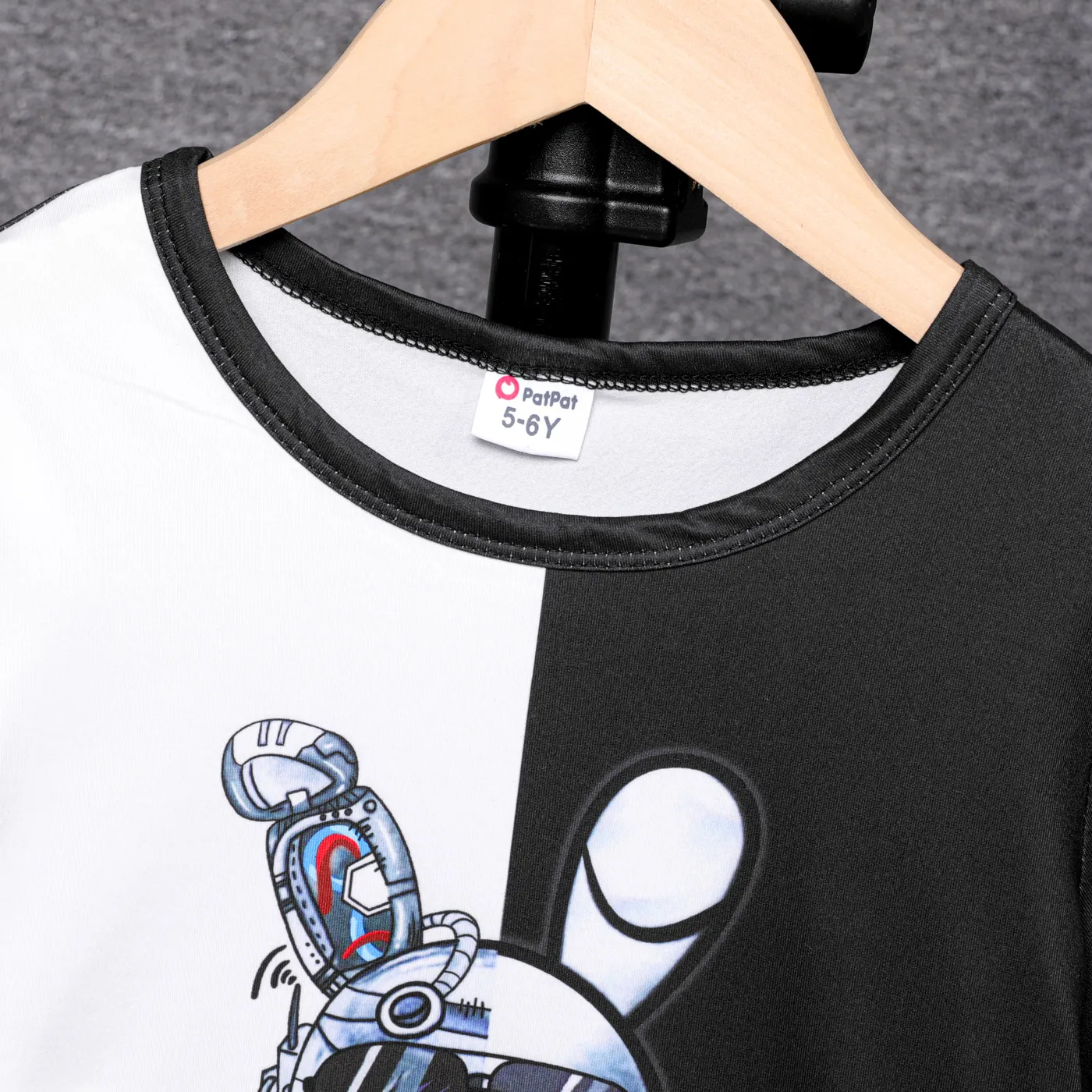 2pcs Kid Boy Robot Rabbit Print Two Tone Colorblock Tee and Shorts Set   BlackandWhite image 4
