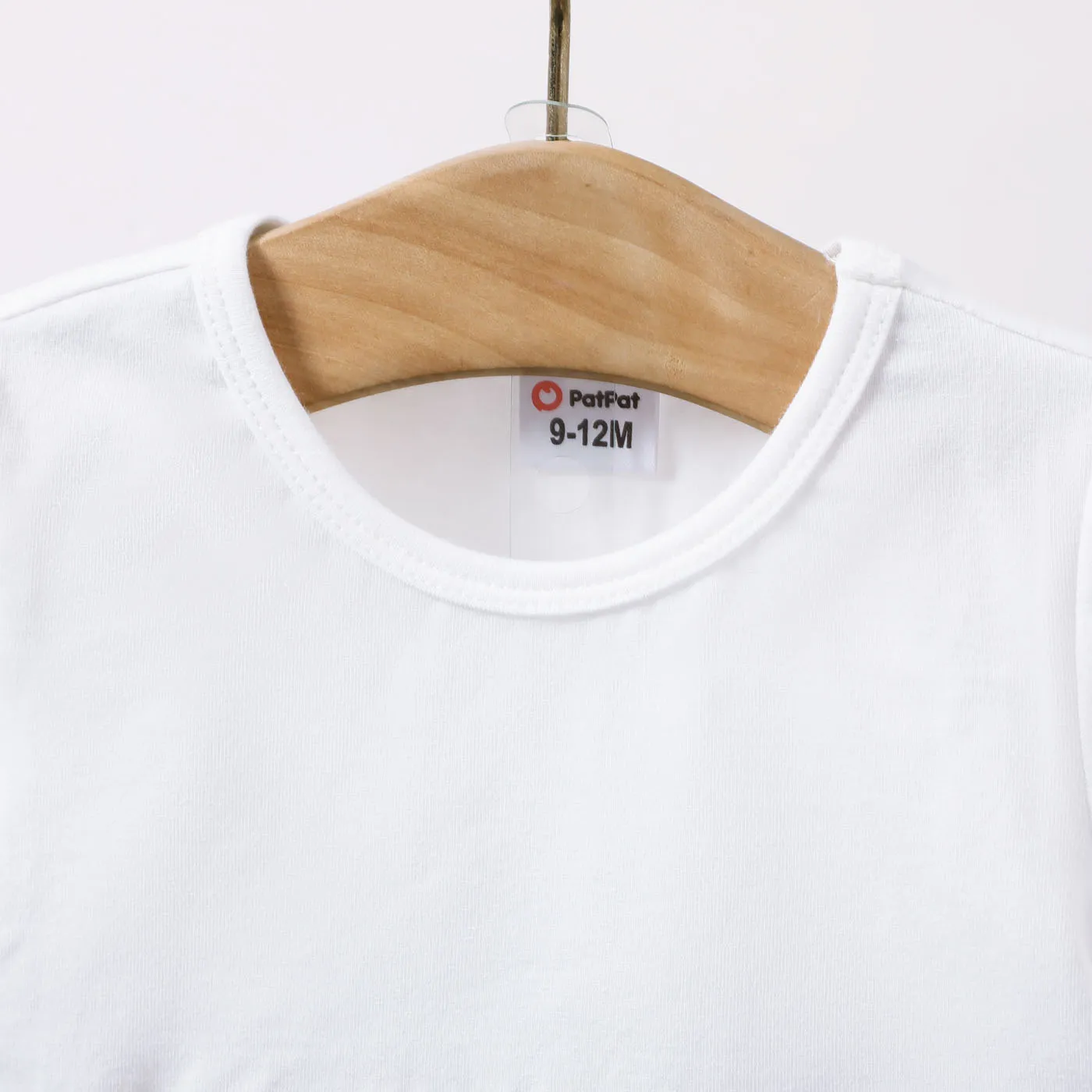 2pcs Baby Boy Cotton Letter Design Colorblock Short-sleeve Tee & Shorts Set ColorBlock image 4