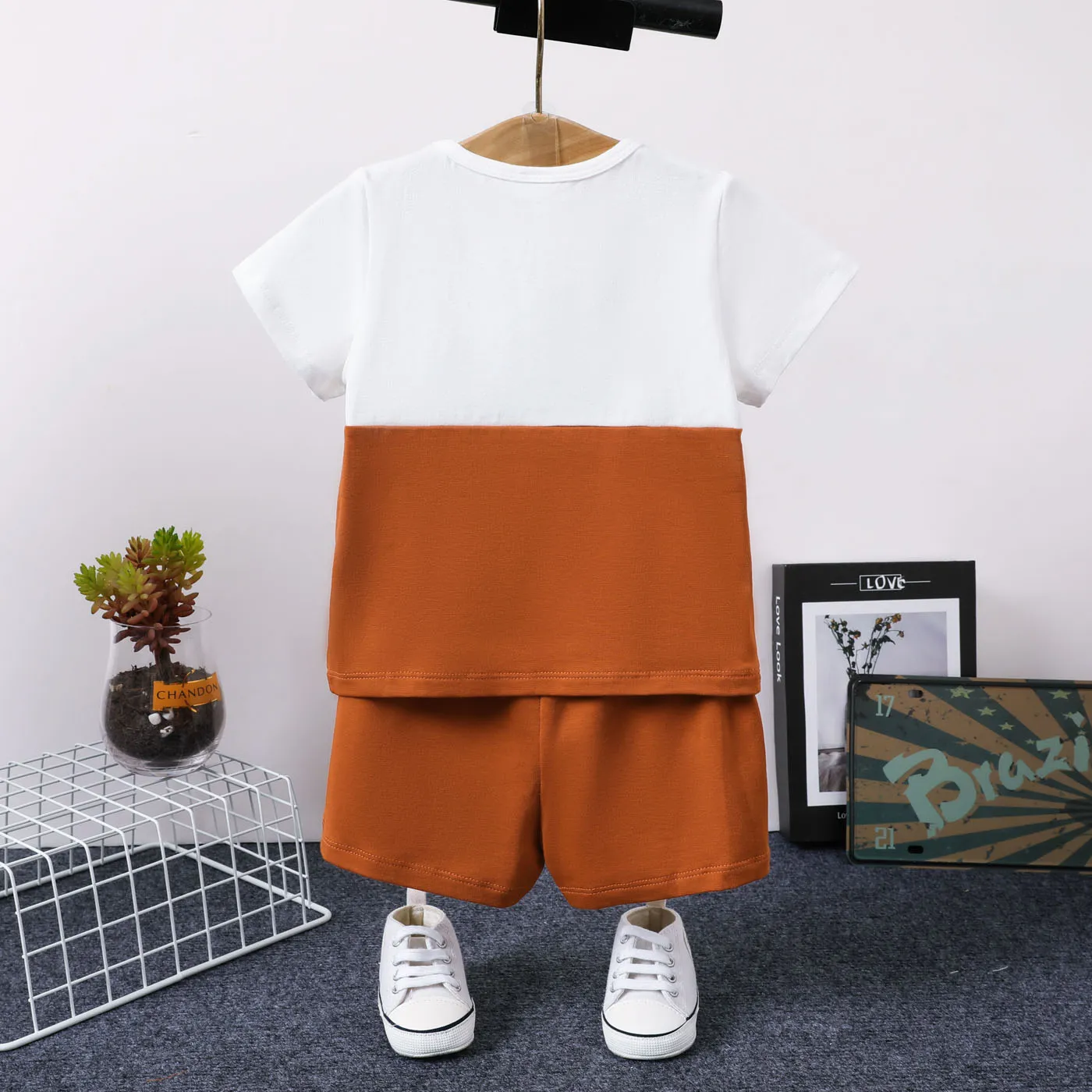 2pcs Baby Boy Cotton Letter Design Colorblock Short-sleeve Tee & Shorts Set ColorBlock image 2
