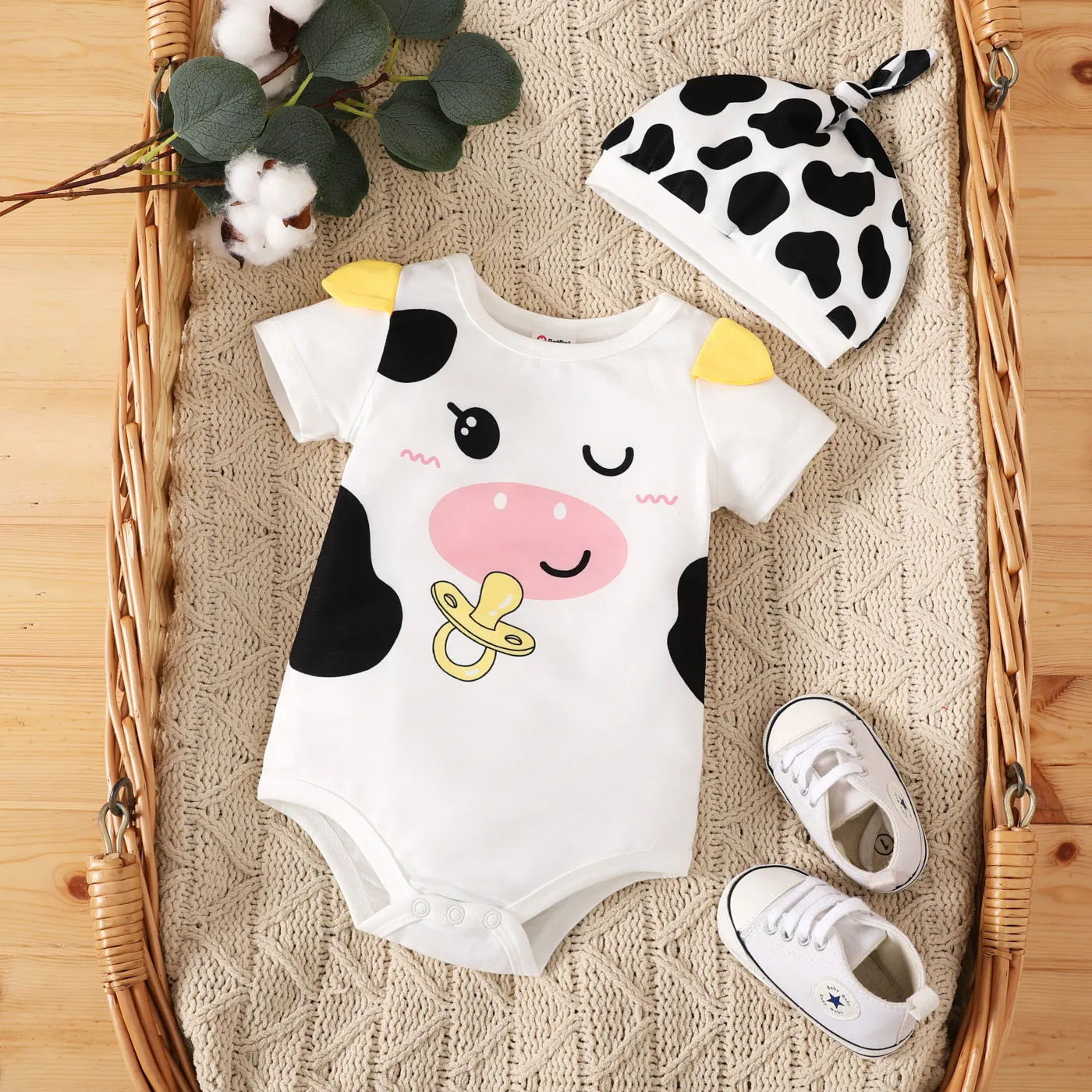 2pcs Baby Girl/Boy Cow Pattern Short-sleeve Bodysuit And Beanie Hat Set
