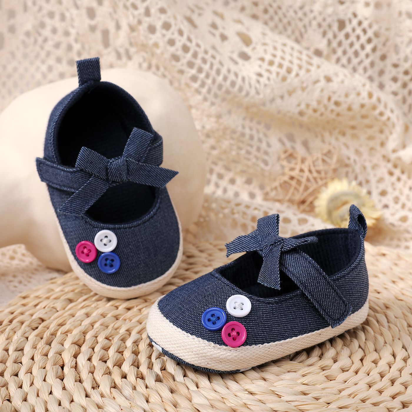 

Baby Bow & Buttons Decor Polka Dots Soft Sole Prewalker Shoes