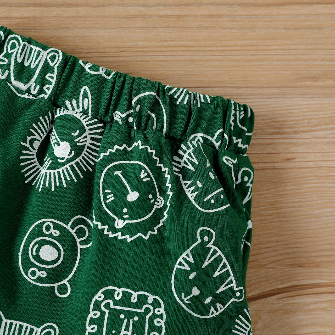 2pcs Baby Boy Allover Animal Print Bodysuit and Shorts Set Green image 3