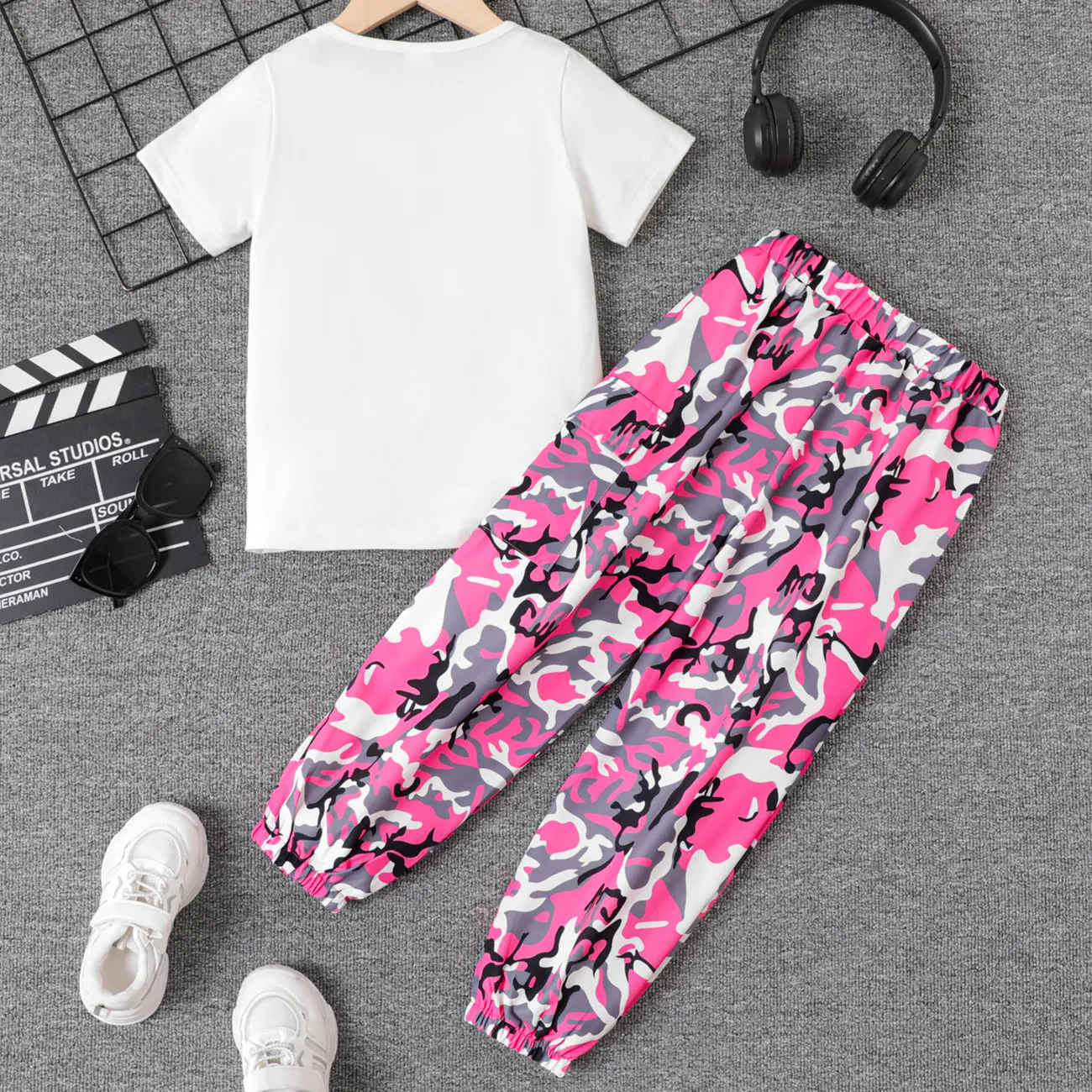 2pcs Kid Girl Figure Print Short-sleeve Tee and Camouflage Pants Set  OffWhite big image 1
