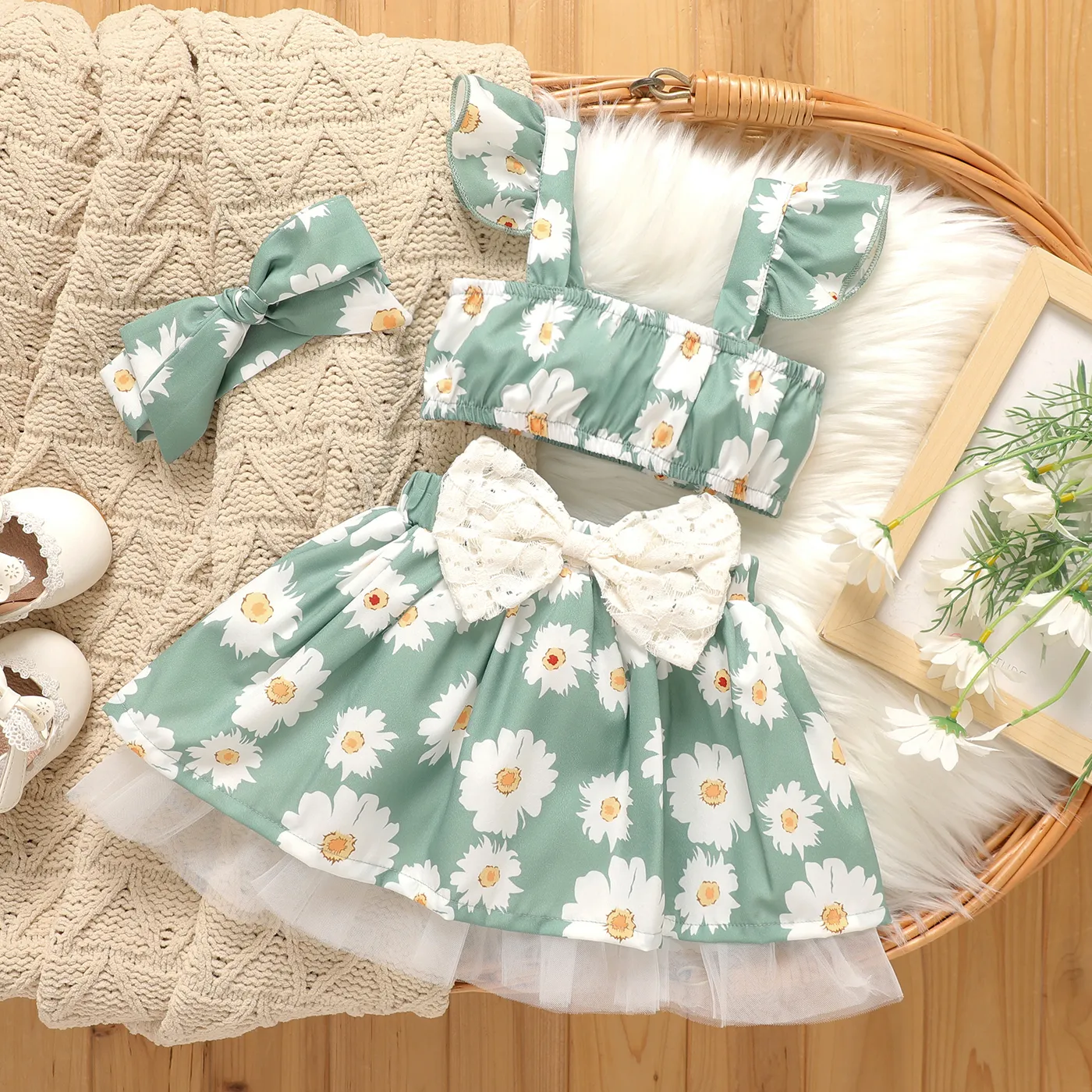 3pcs Baby Girl Little Daisy Print Ruffle Top and Bow Decor Skirt & Headband Set