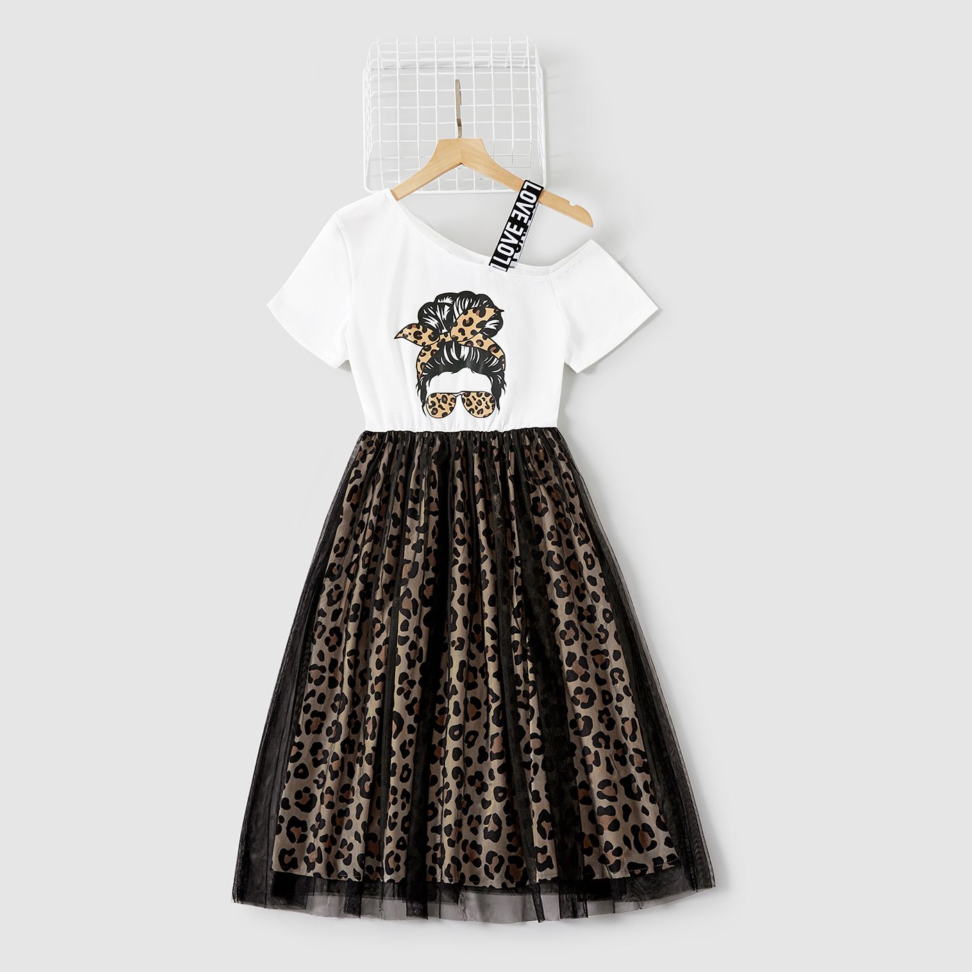 Family Matching Figure Print Leopard Panel Mesh Overlay One-Shoulder Dresses And Colorblock Short-sleeve T-shirts Sets