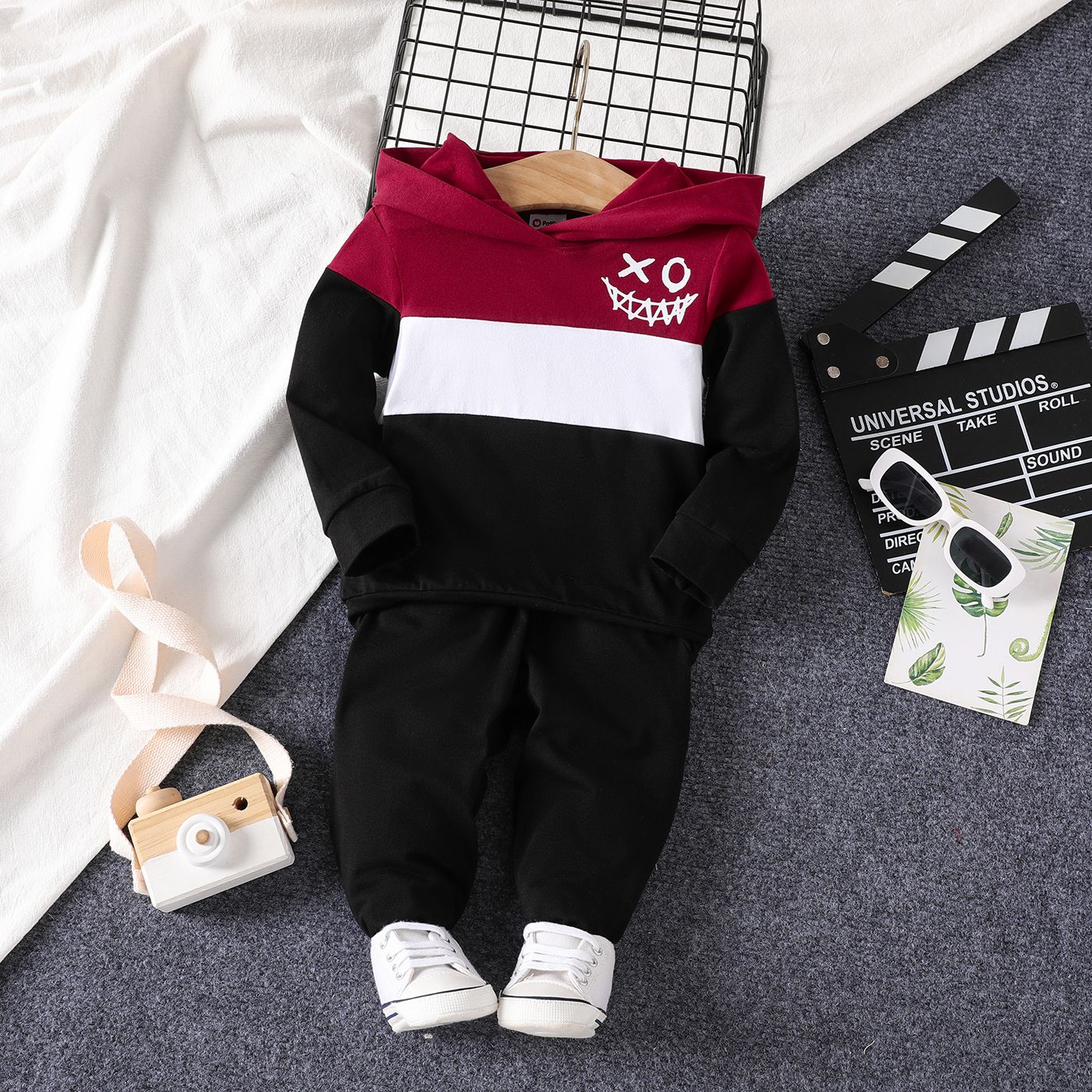 

2pcs Baby Boy Novelty Face Print Color Block Hoodie and Pants Set