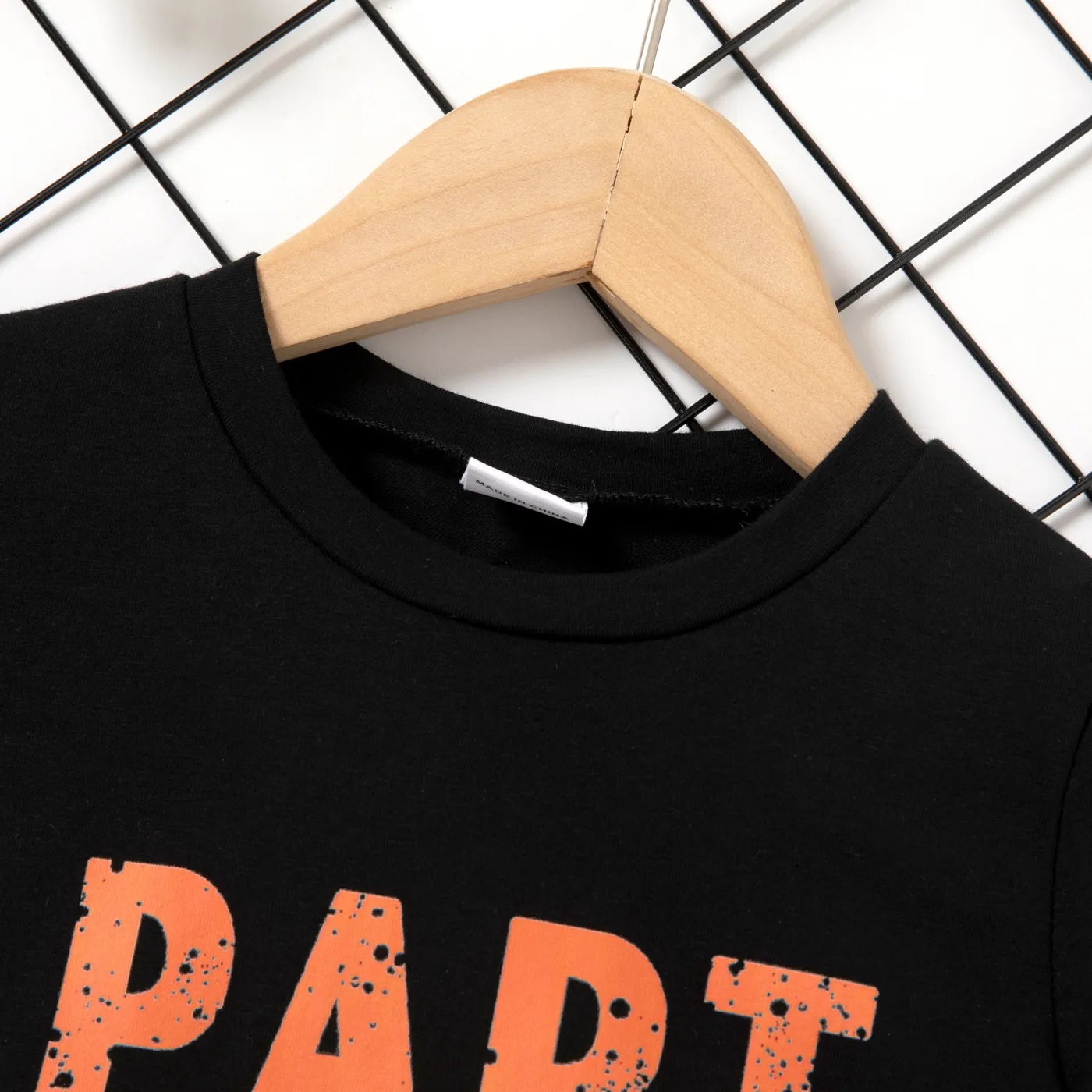 2pcs Toddler Boy 100% Cotton Letter Print Tee and Ripped Denim Shorts Set   image 3