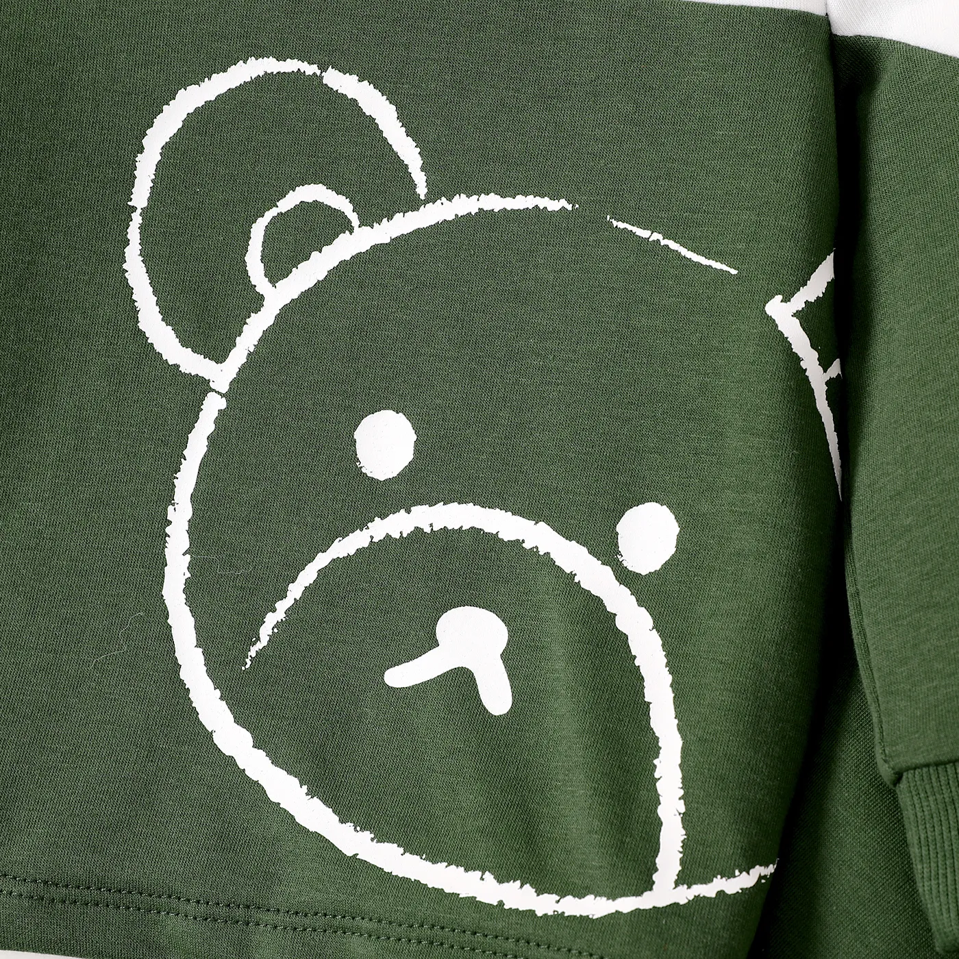 2pcs Baby Boy Bear Print Color Block Hoodie and Pants Set   Army green image 4