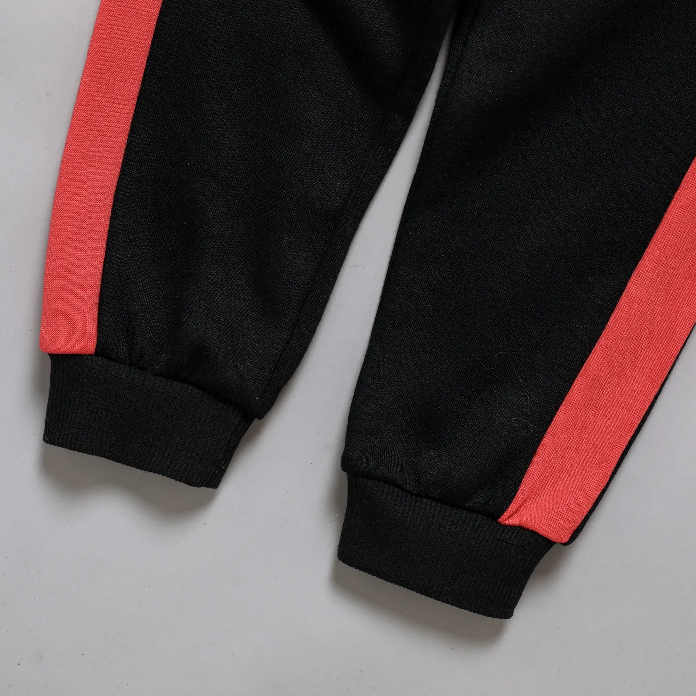 2pcs Toddler Boy Colorblock Pullover Sweatshirt and Pants Set  BlackandWhite image 5