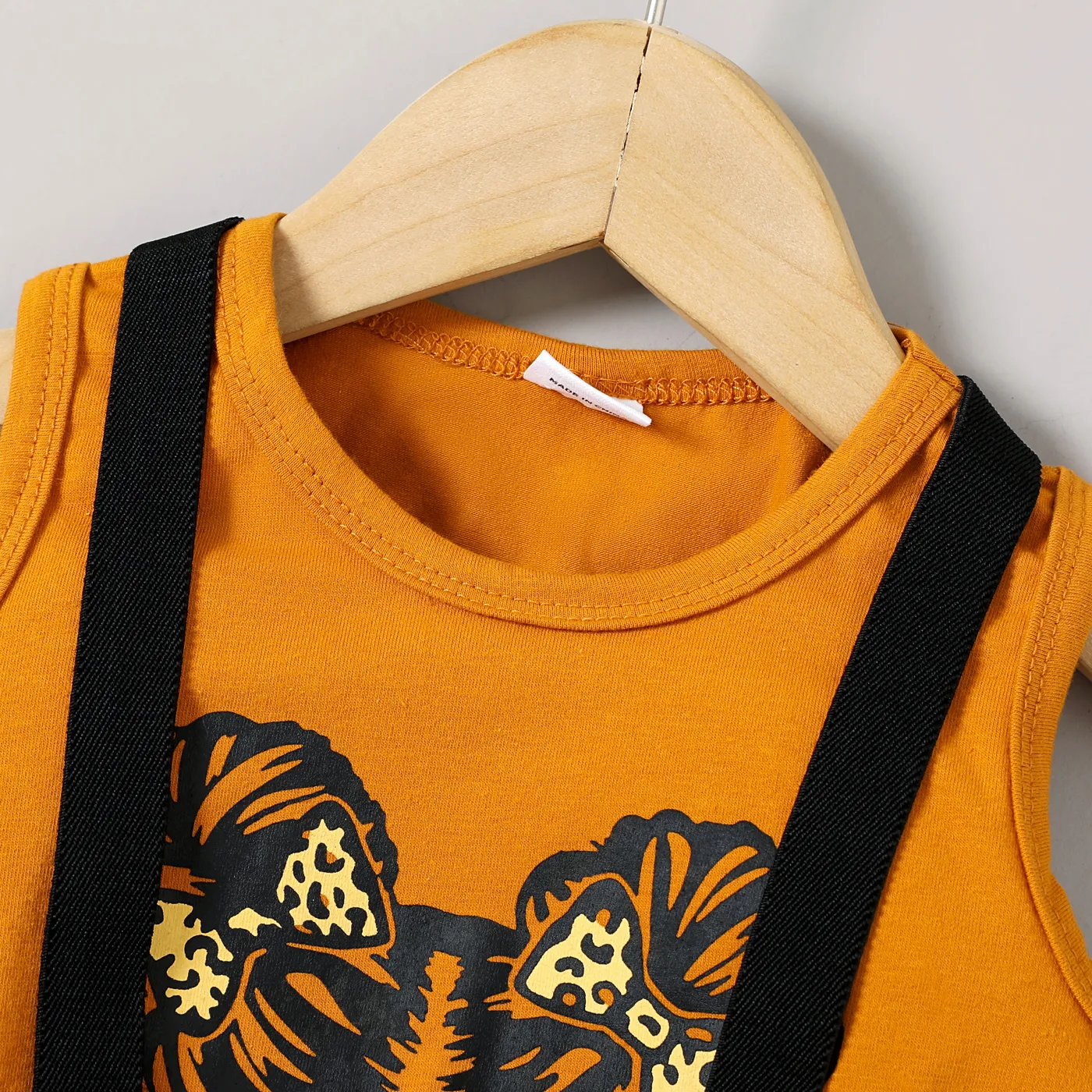 2pcs Toddler Girl Figure Print Tank Top and Suspender Skirt Set  Brown image 3