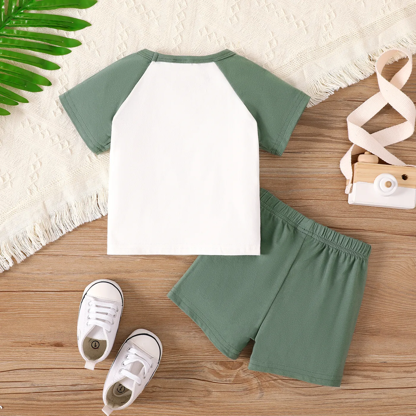 2pcs Baby Boy 95% Cotton Dinosaur Print Short-sleeve Tee and Shorts Set   image 2